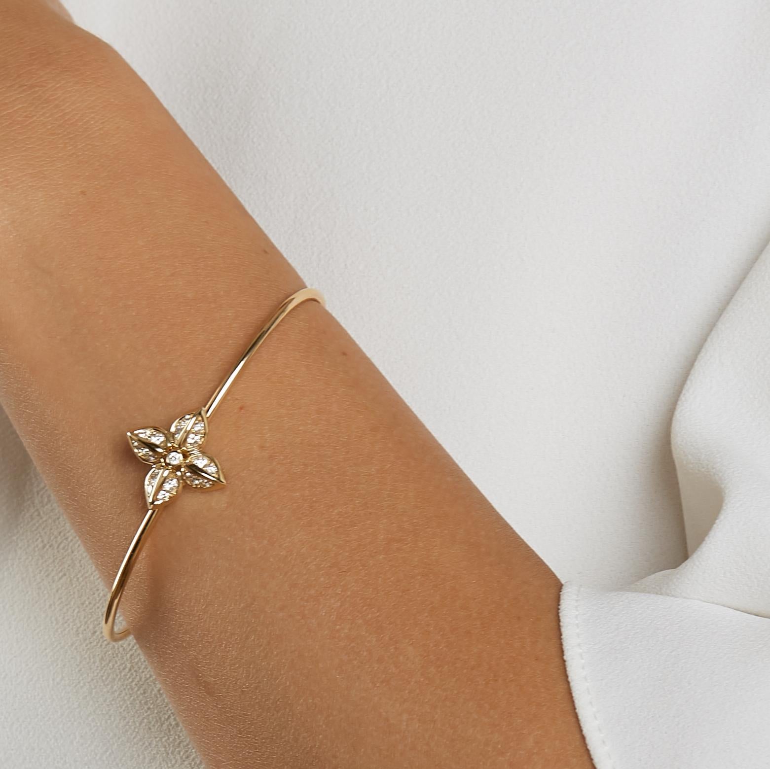 Contemporain Bracelet fleur Syna en or jaune avec diamants en vente