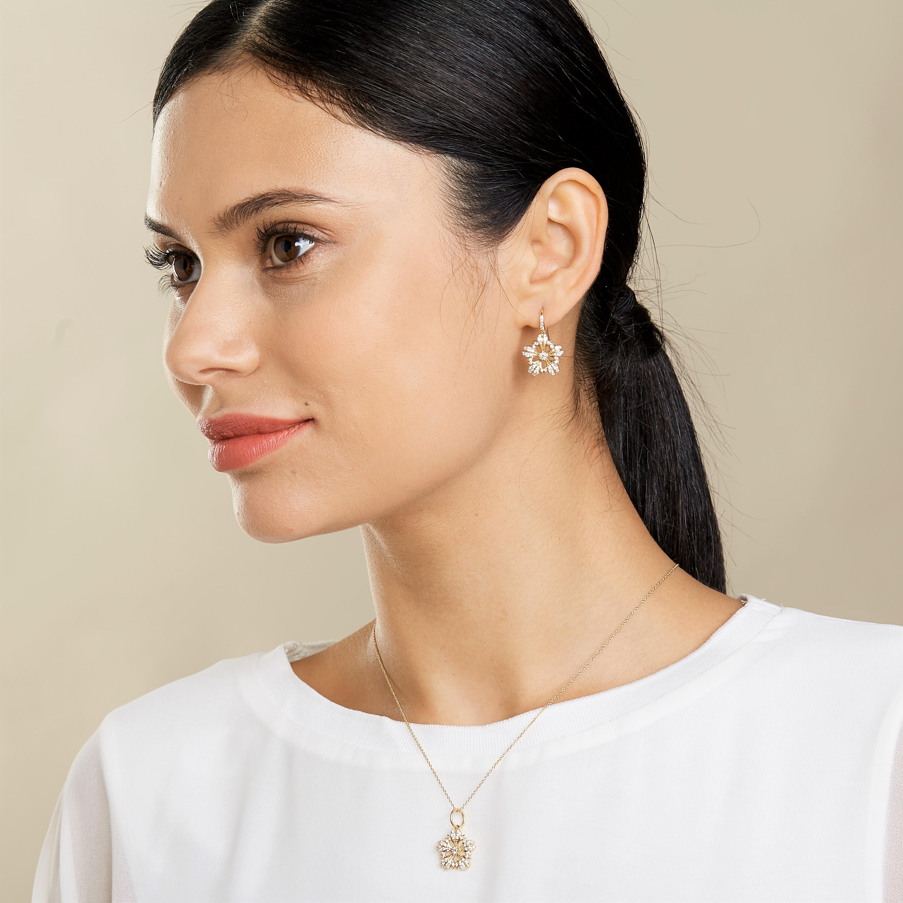 Created in 18kyg
Diamonds 0.40 ct approx
18kyg 18 inch cable chain with lobster lock
Chain can be worn at 17th inch & 16th inch

Handcrafted from 18-karat yellow gold, this stunning Necklace is encrusted with an impressive 0.40 carats of dazzling