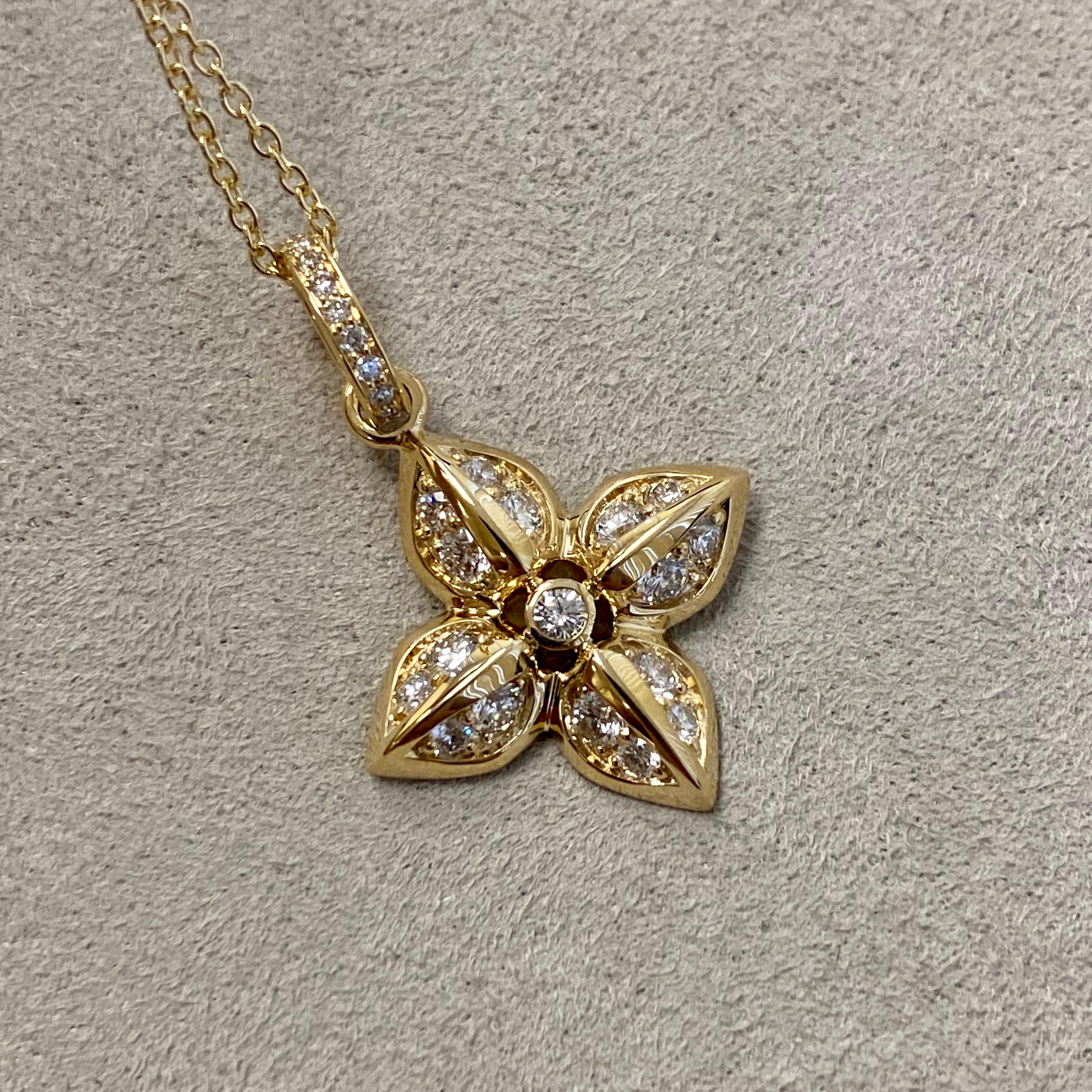 Round Cut Syna Yellow Gold Flower Necklace with Diamonds For Sale