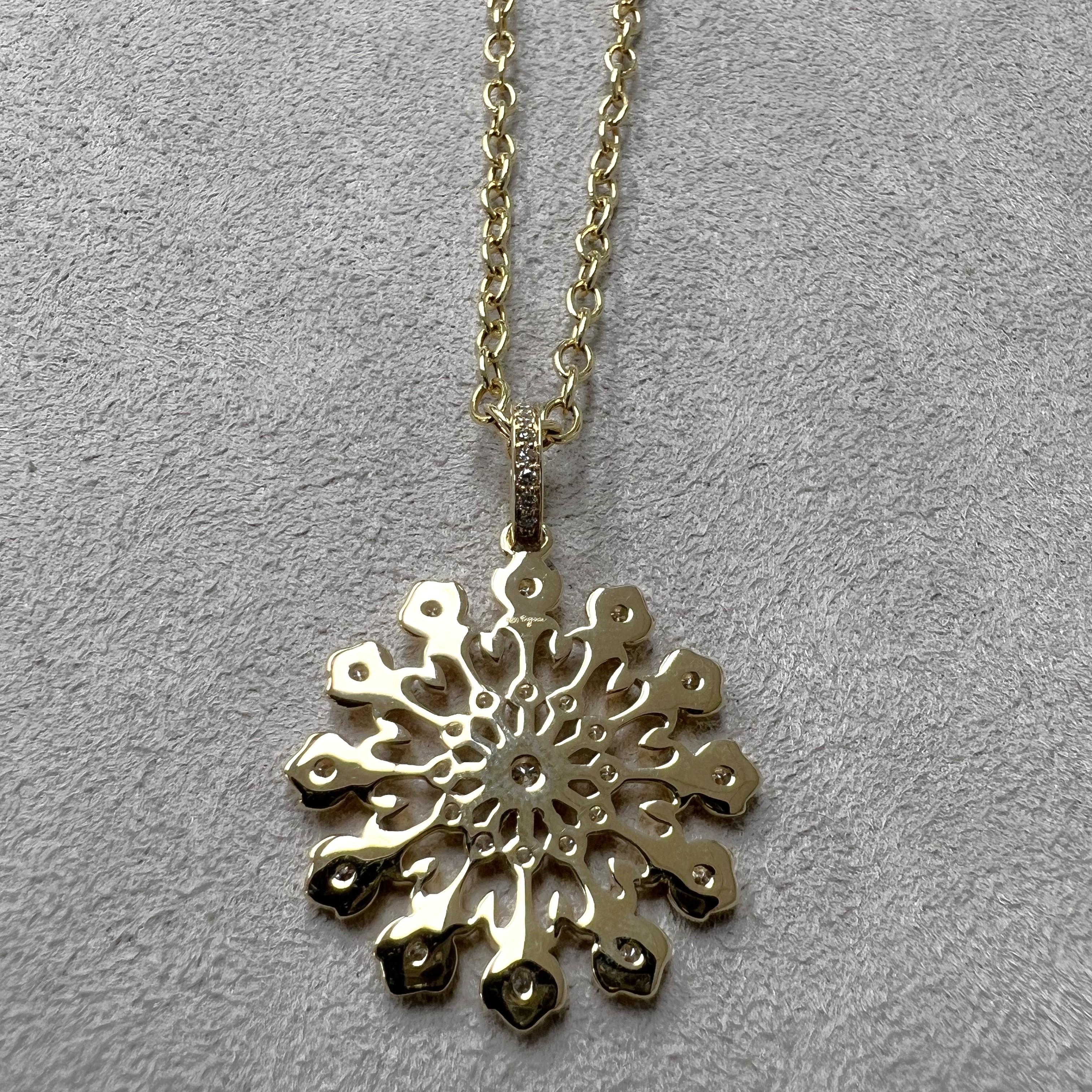Contemporain Pendentif fleur Syna en or jaune avec diamants en vente