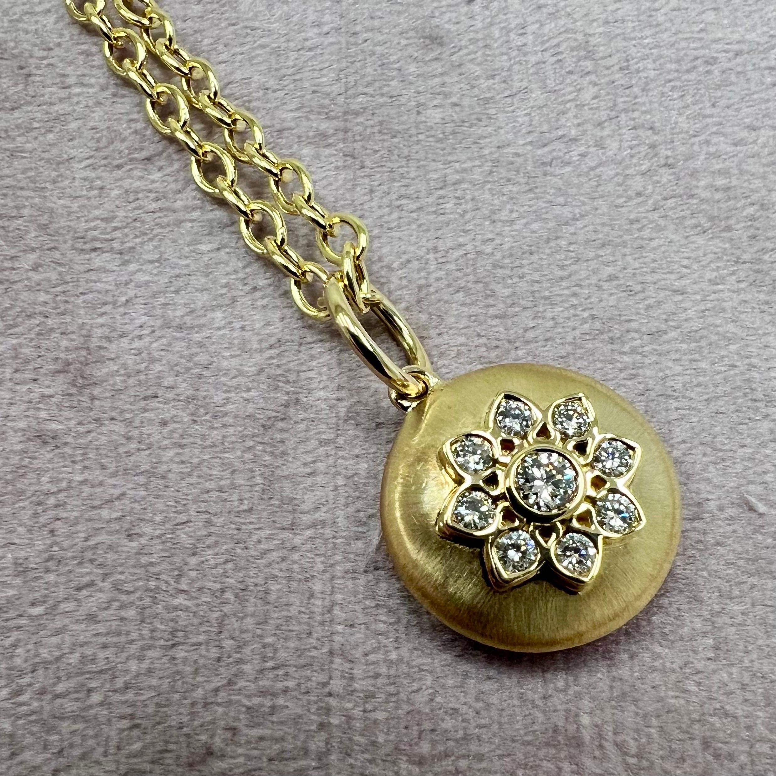 Taille ronde Pendentif fleur Syna en or jaune avec diamants en vente