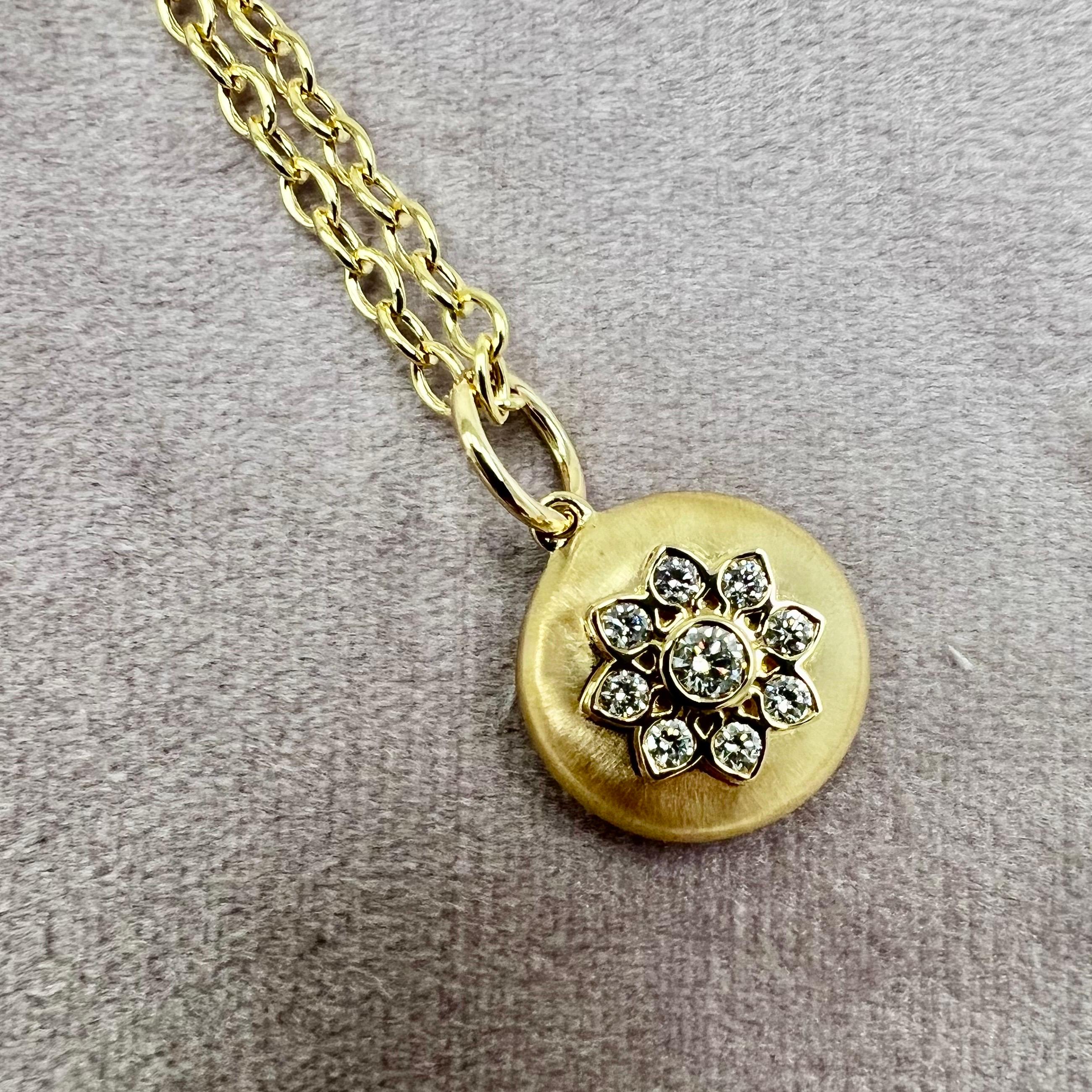 Pendentif fleur Syna en or jaune avec diamants Neuf - En vente à Fort Lee, NJ