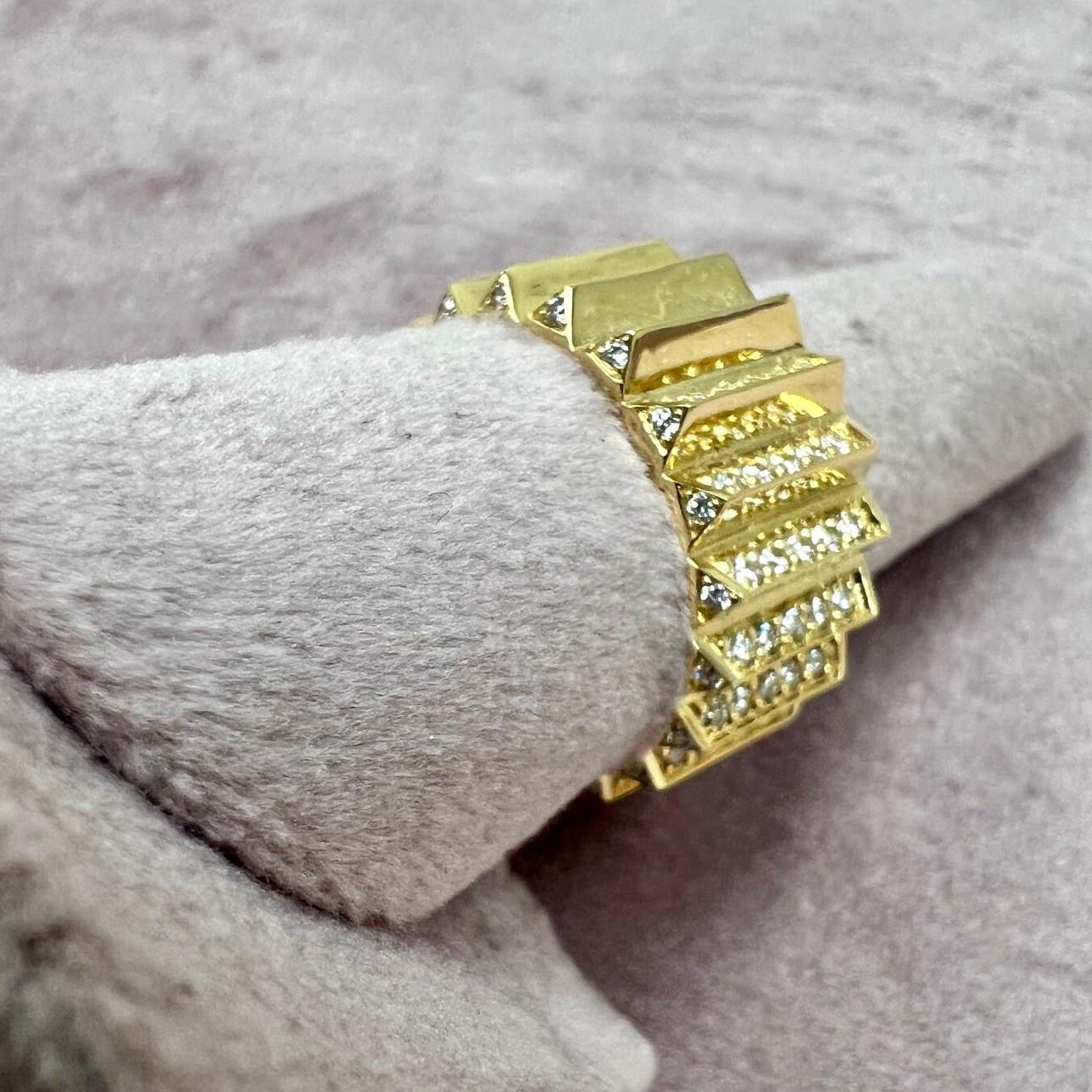 Contemporaneo Fascia Geometrix in oro giallo Syna con diamanti in vendita