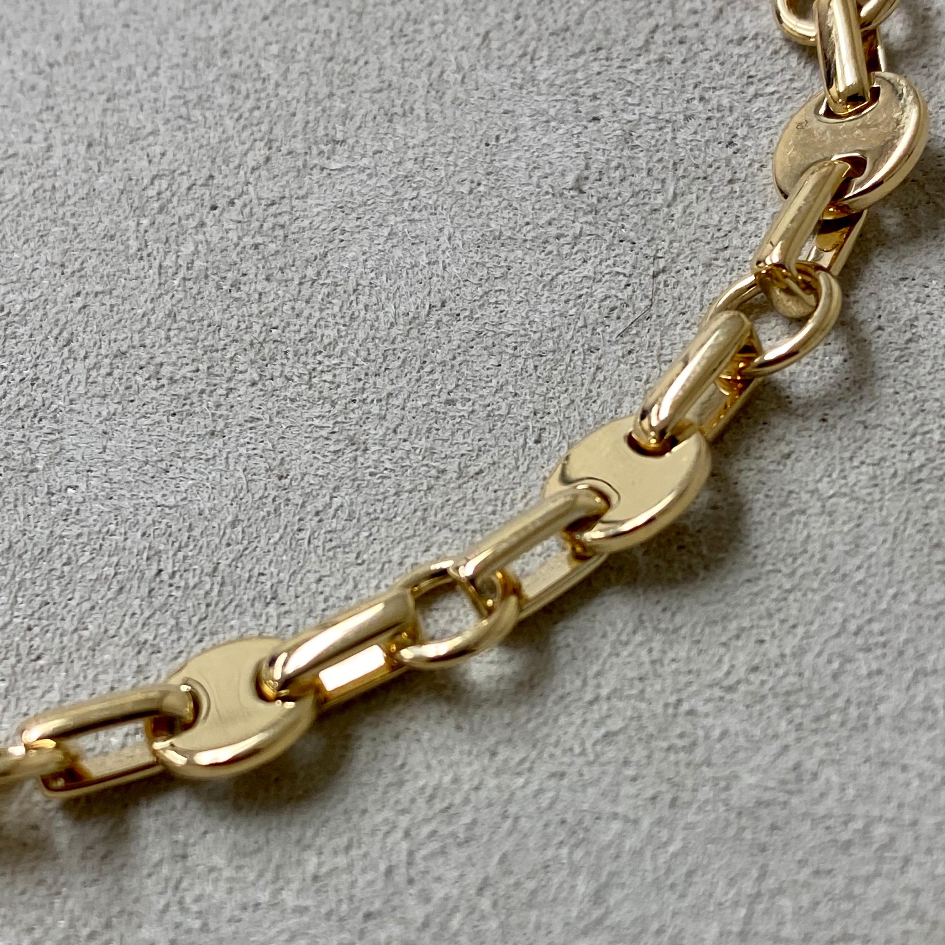 Hergestellt aus 18 Karat Gelbgold

8.5 Zoll Länge mit Karabinerverschluß


Über die Designer

Dharmesh & Namrata Kothari haben sich von kleinen Dingen inspirieren lassen und eine außergewöhnliche und erfrischende Kollektion luxuriöser Schmuckstücke