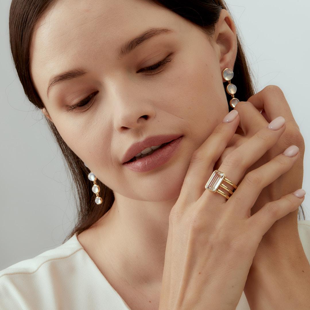 Anillo Geometrix de Oro Amarillo Syna de Cristal de Roca con Diamantes Corte mixto en venta