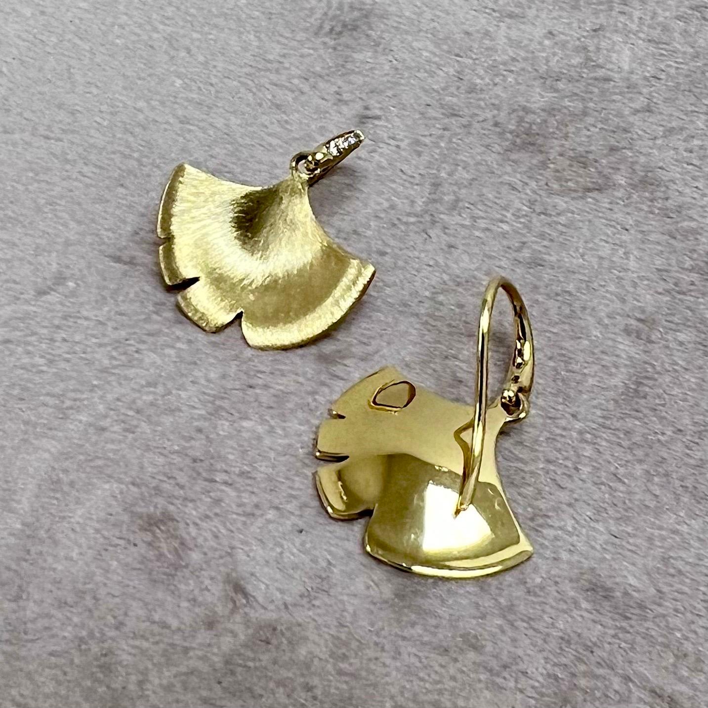 Syna Yellow Gold Gingko Earrings with Diamonds In New Condition For Sale In Fort Lee, NJ