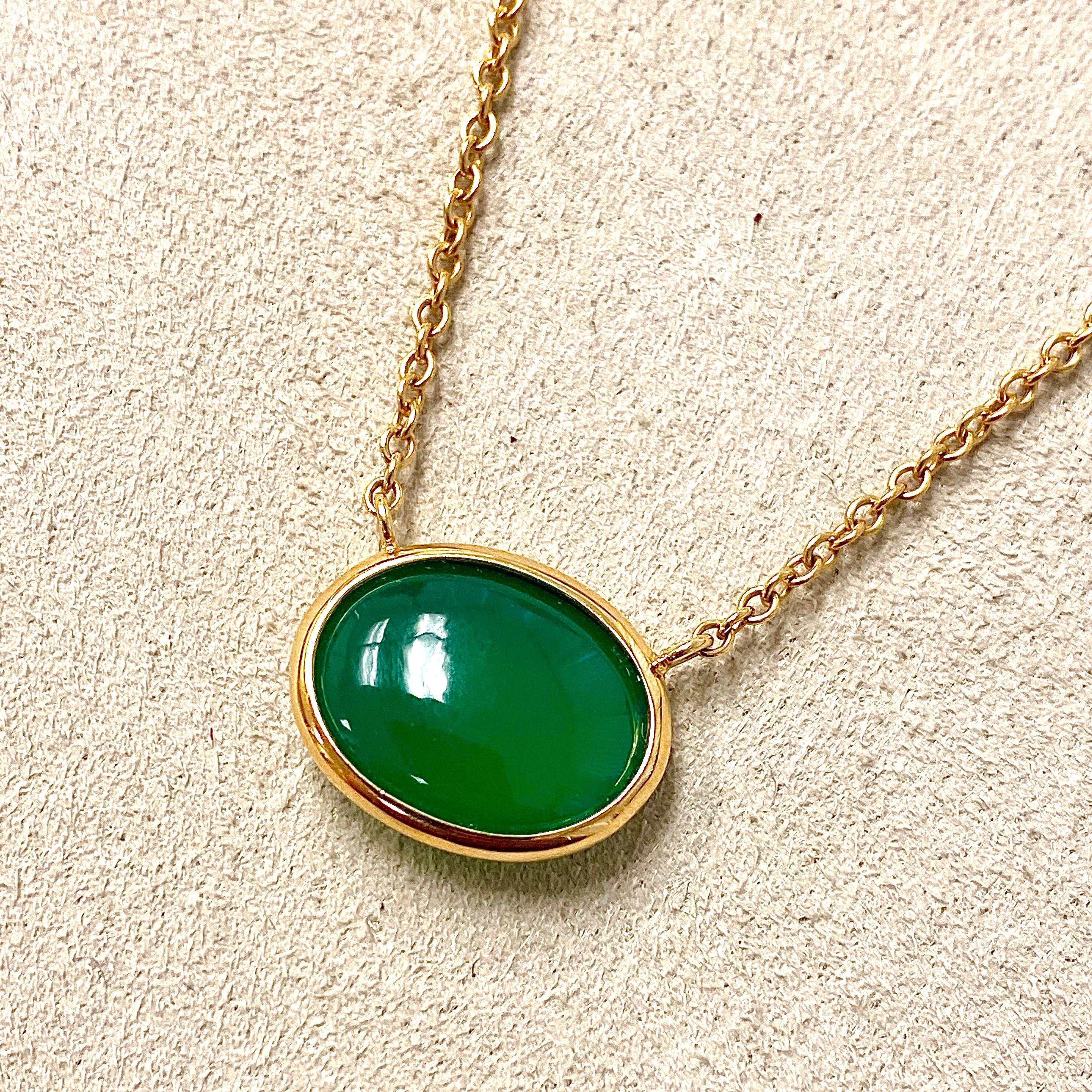 Created in 18 karat yellow gold
Green Chalcedony 7 cts approx
18kyg 18 inch chain with small lobster lock
Chain loops at 17th and 16th inch

Exquisitely handcrafted in luminous 18 karat yellow gold, this stunning necklace boasts a Green Chalcedony