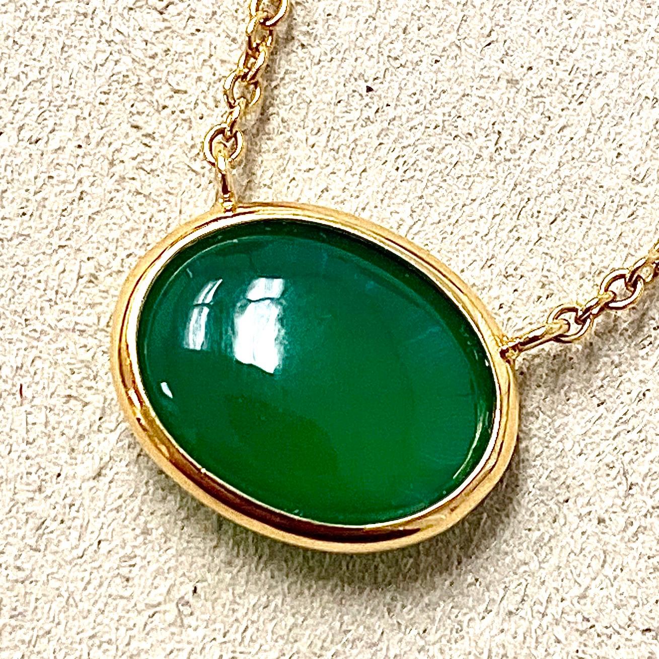 Contemporary Syna Yellow Gold Green Chalcedony Cobblestone Necklace