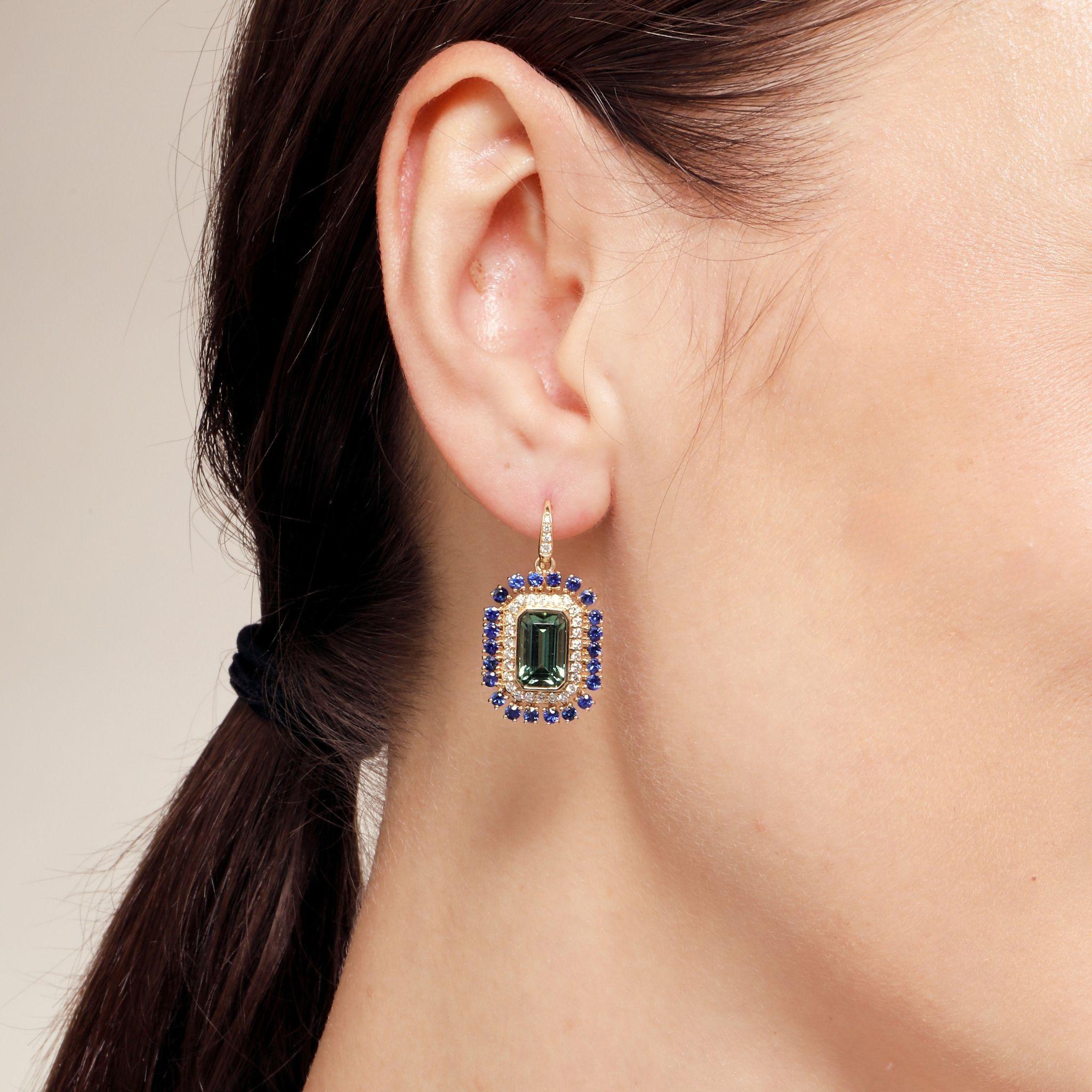 Pendientes de oro amarillo Syna de turmalina verde y zafiro azul con diamantes Contemporáneo en venta