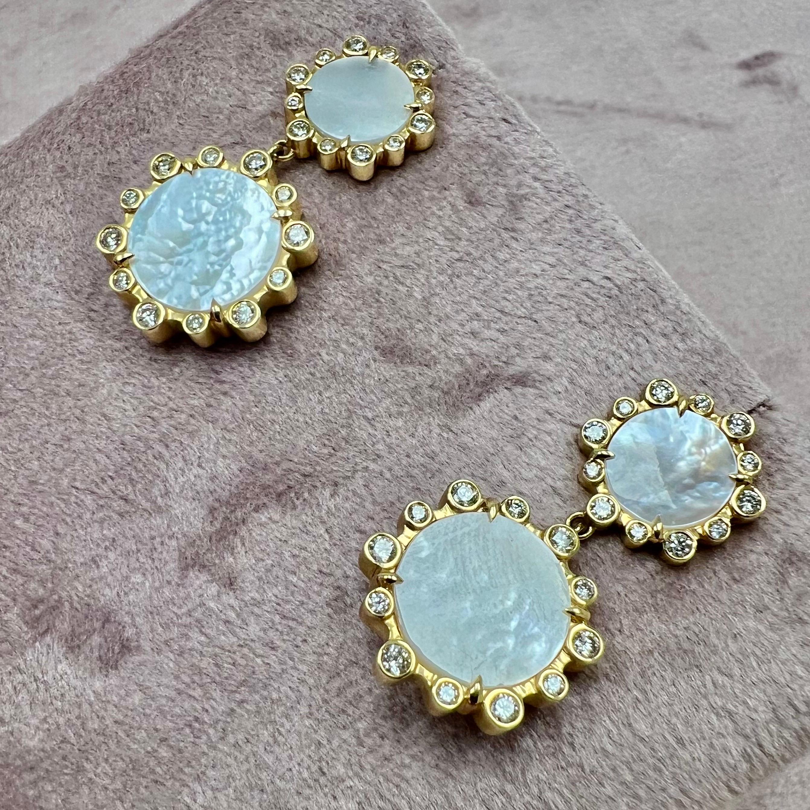 Contemporaneo Orecchini Syna in oro giallo con Madreperla e Diamanti in vendita