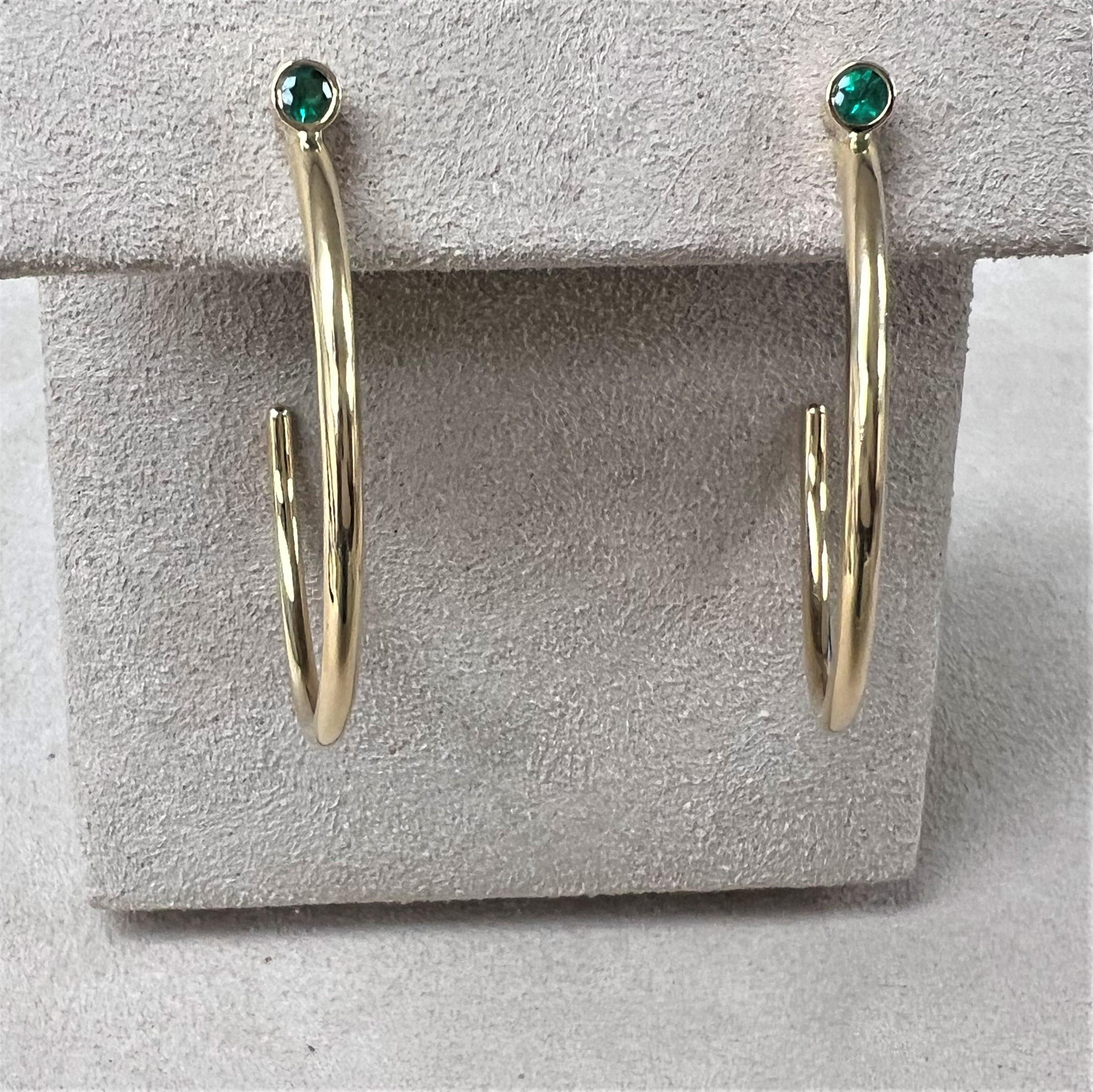 Round Cut Syna Yellow Gold Hoops with Emeralds For Sale