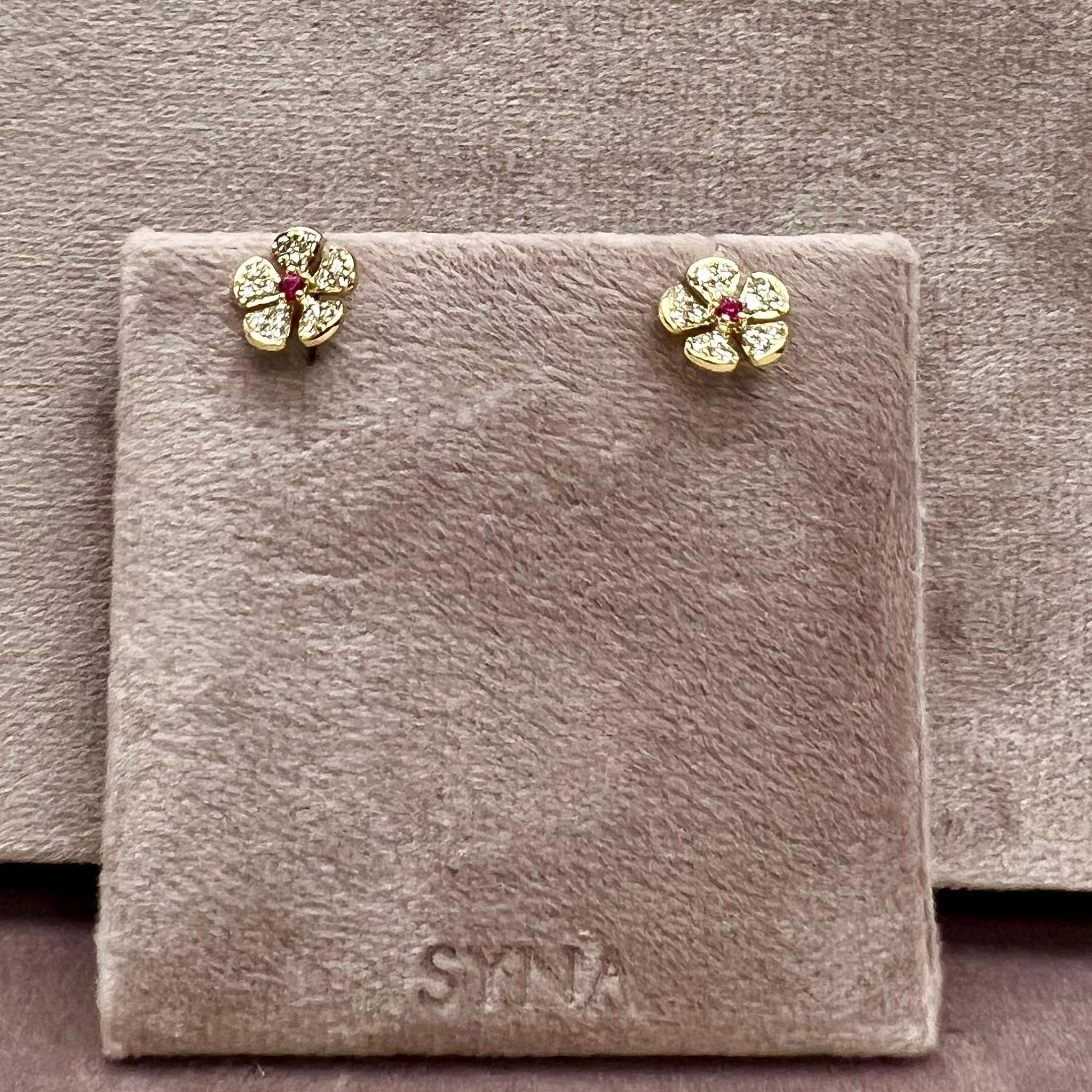 Creado en oro amarillo de 18 quilates
Rubíes 0,08 quilates aprox.
Diamantes de 0.45 quilates aprox.
dorsos de mariposa 18kyg

Estos exquisitos Pendientes Colgantes de Piedras Cósmicas están elaborados con el mejor oro amarillo de 18 quilates y