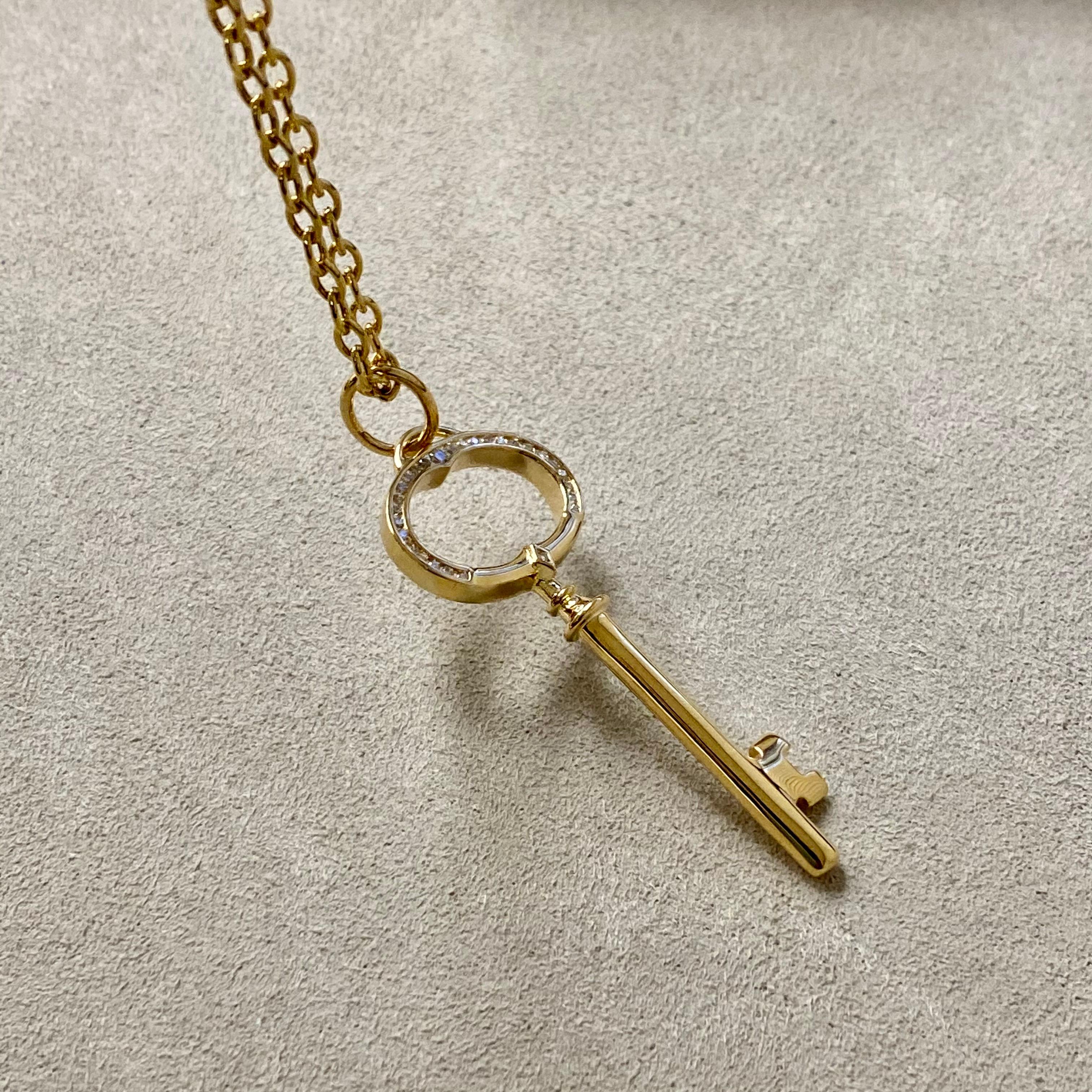 Contemporaneo Ciondolo a forma di chiave in oro giallo Syna con diamanti