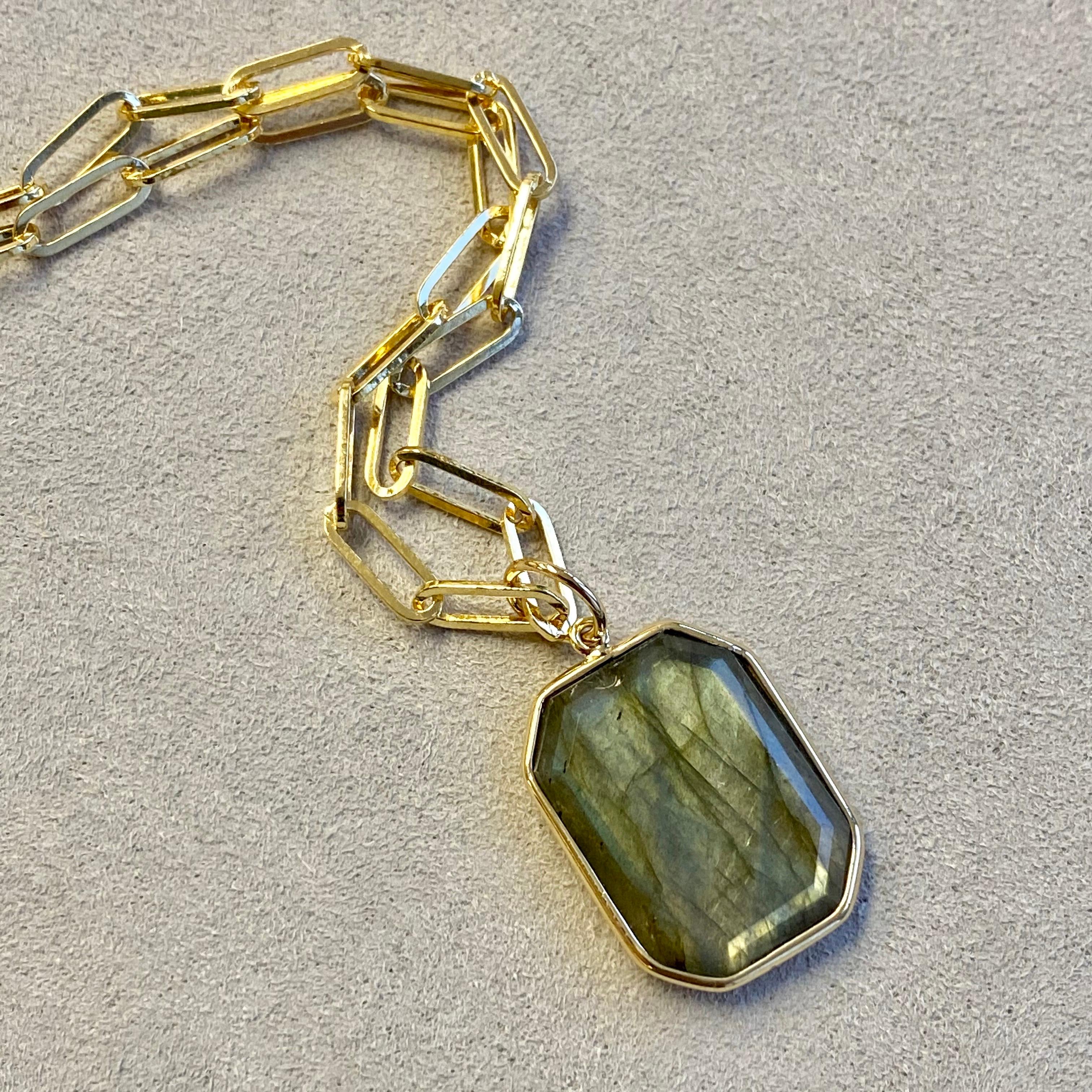 Created in 18 karat yellow gold
Labradorite 10 carats approx.
Chain sold separately
Limited Edition

Exquisitely crafted in 18 karat yellow gold, this limited edition pendant features a stunning labradorite gemstone, weighing in at around 10 carats.