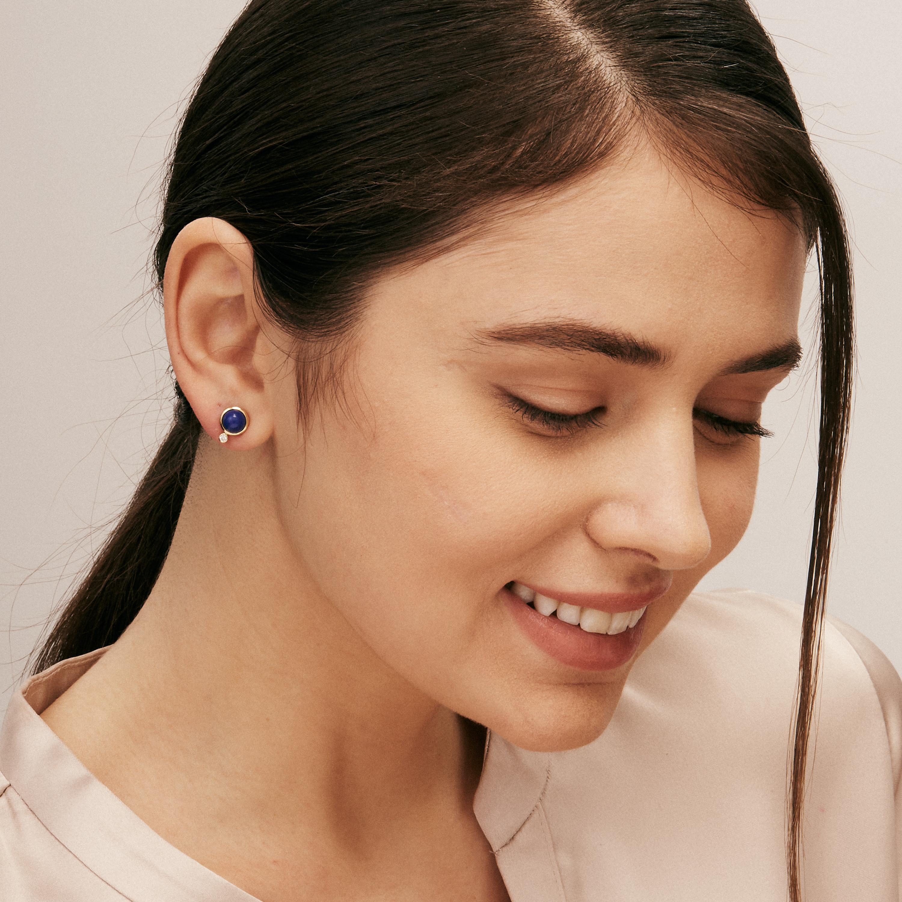 Created in 18 karat yellow gold
Lapis lazuli 2.50 carats approx.
Champagne diamonds 0.05 carat approx.
Post backs for pierced ears
Limited edition


About the Designers ~ Dharmesh & Namrata

Drawing inspiration from little things, Dharmesh & Namrata