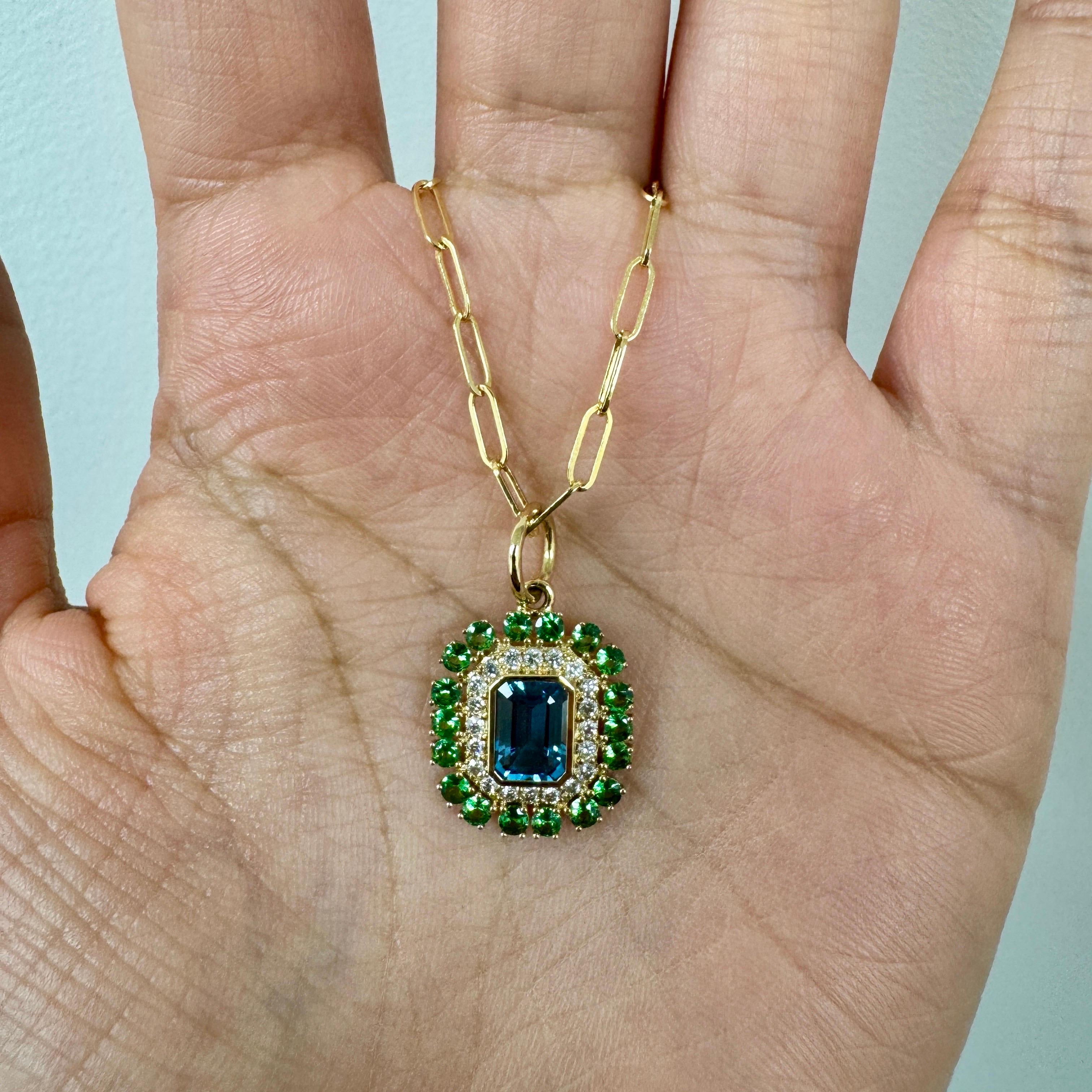 Taglio misto Ciondolo in oro giallo Syna London con Topazio Blu e Tsavorites e Diamanti in vendita