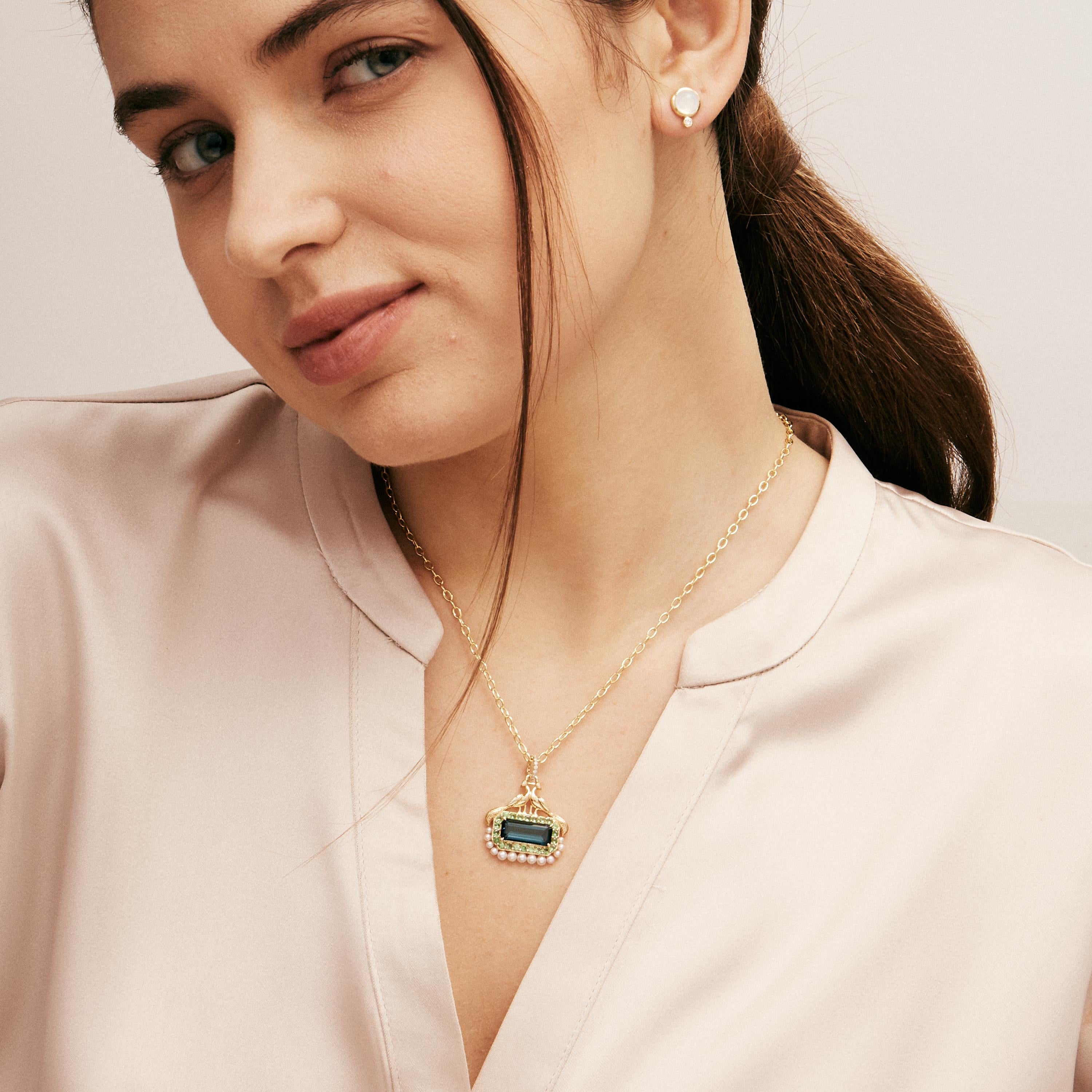 Syna Gelbgold Londoner Blauer Topas-Anhänger mit Perlen und Diamanten (Zeitgenössisch)