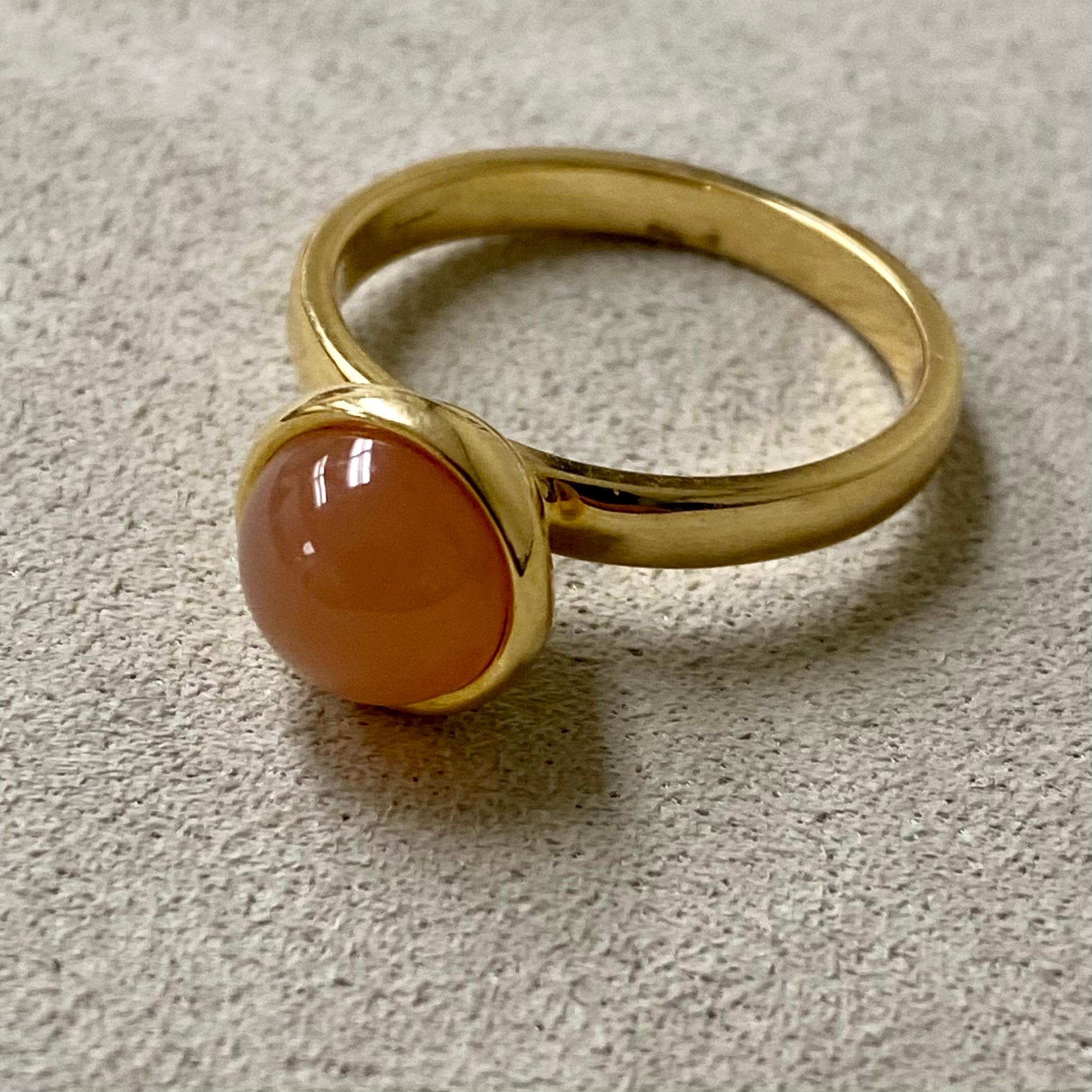 Created in 18 karat yellow gold
Peach Moonstone 2 carats approx.
Ring size US 6.5, can be sized upon request.

Composed of 18 karat yellow gold, this regal Ring proudly presents a Peach Moonstone centrepiece of approximately 2 carats and is