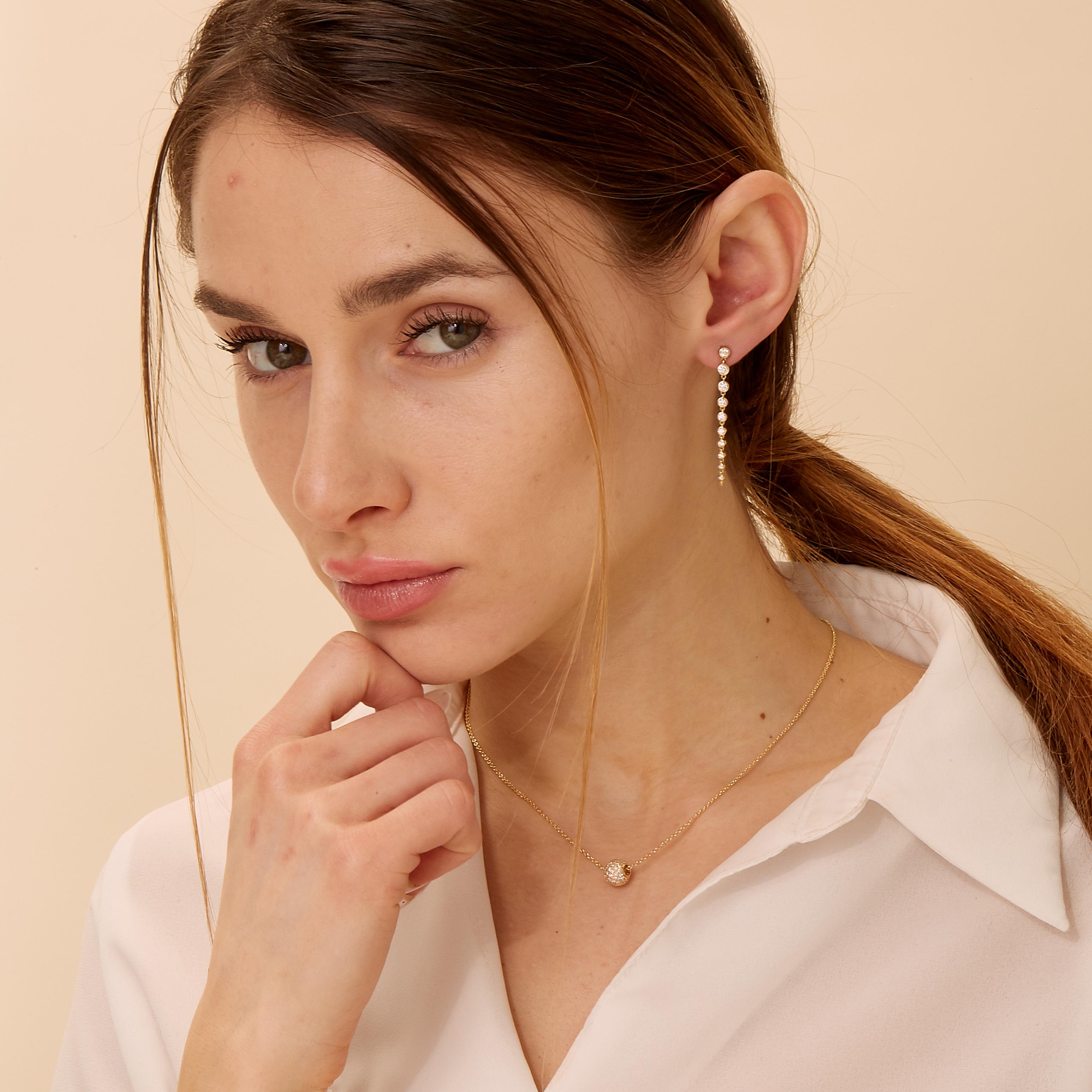 Créé en 18kyg
Diamants 0.50 cts environ
Chaîne de 18 pouces en or 18kyg avec fermeture en homard 18kyg
La chaîne peut être portée à 17 et 16 pouces également
Également disponible en diamants noirs et diamants blancs à superposer

Réalisé en or jaune