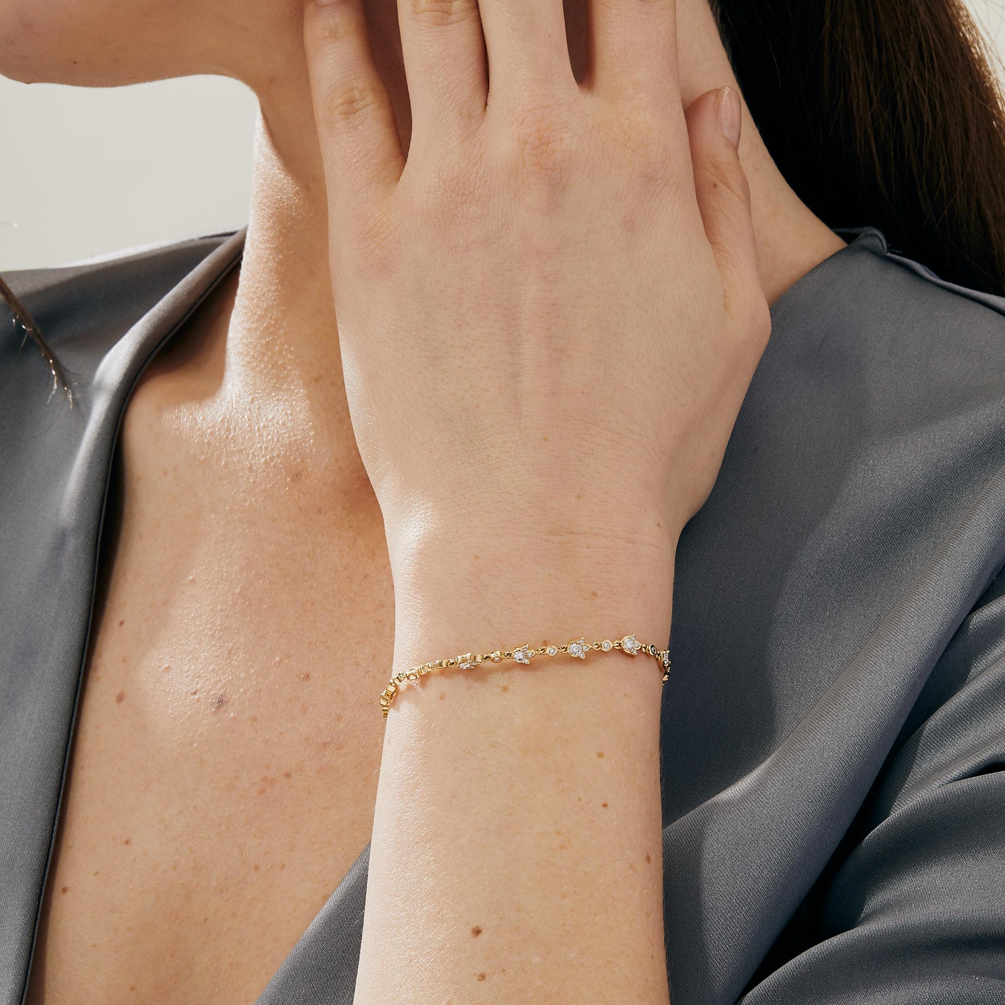 Created in 18 karat yellow gold
Diamonds 1.50 carats approx.
8 inch length with lobster clasp
Bracelet can be clasped at any length
Also available in various lengths

Effortlessly crafted from 18-karat yellow gold, this sophisticated bracelet