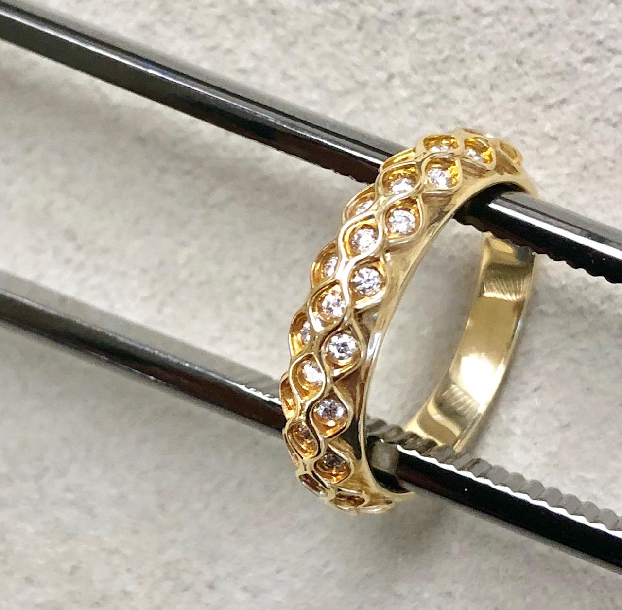 Round Cut Syna Yellow Gold Mogul Diamond Band For Sale