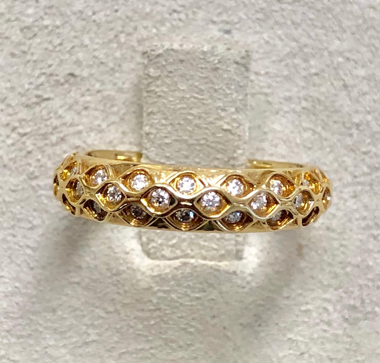 Syna Yellow Gold Mogul Diamond Band In New Condition For Sale In Fort Lee, NJ
