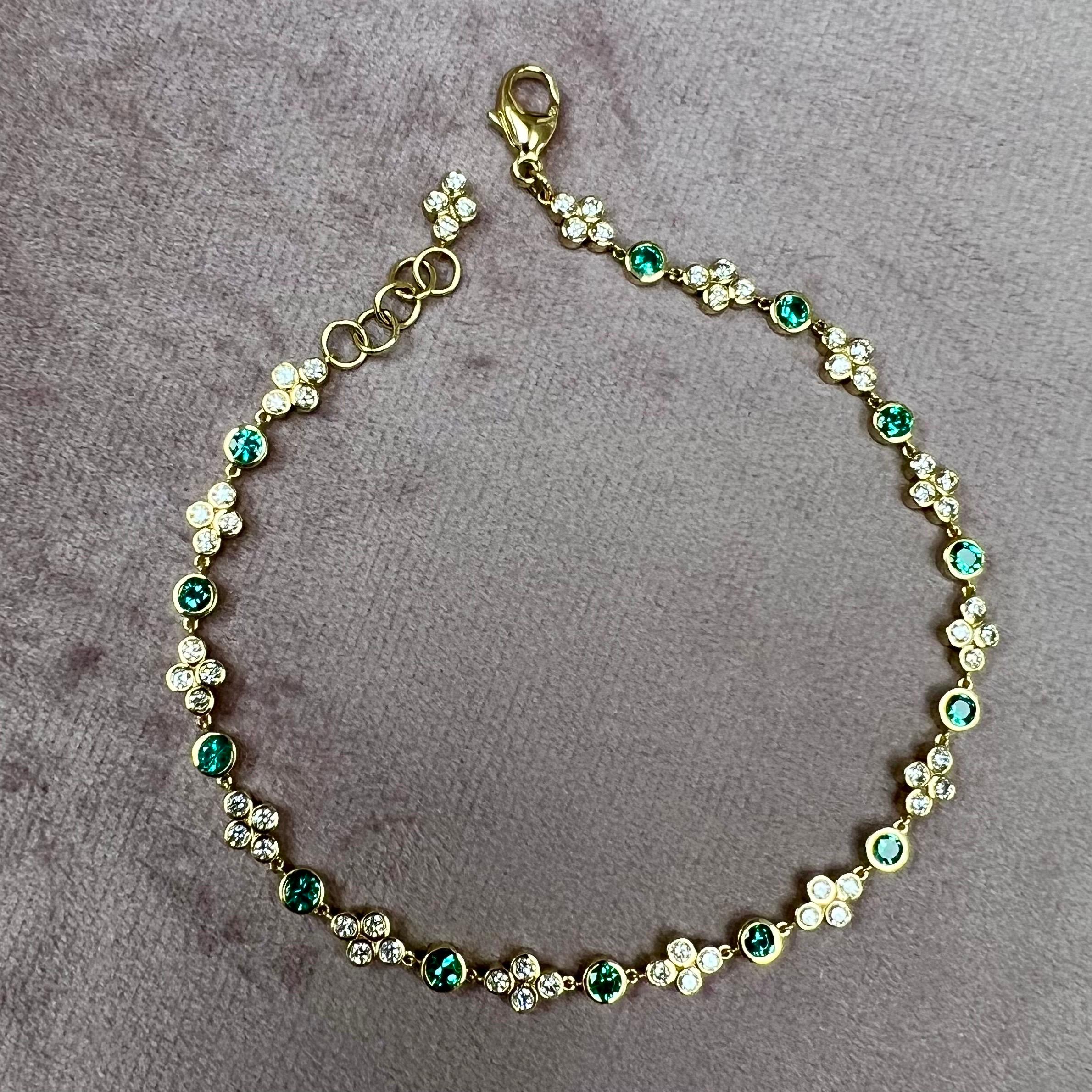 Syna Yellow Gold Mogul Emeralds and Diamonds Bracelet In New Condition For Sale In Fort Lee, NJ