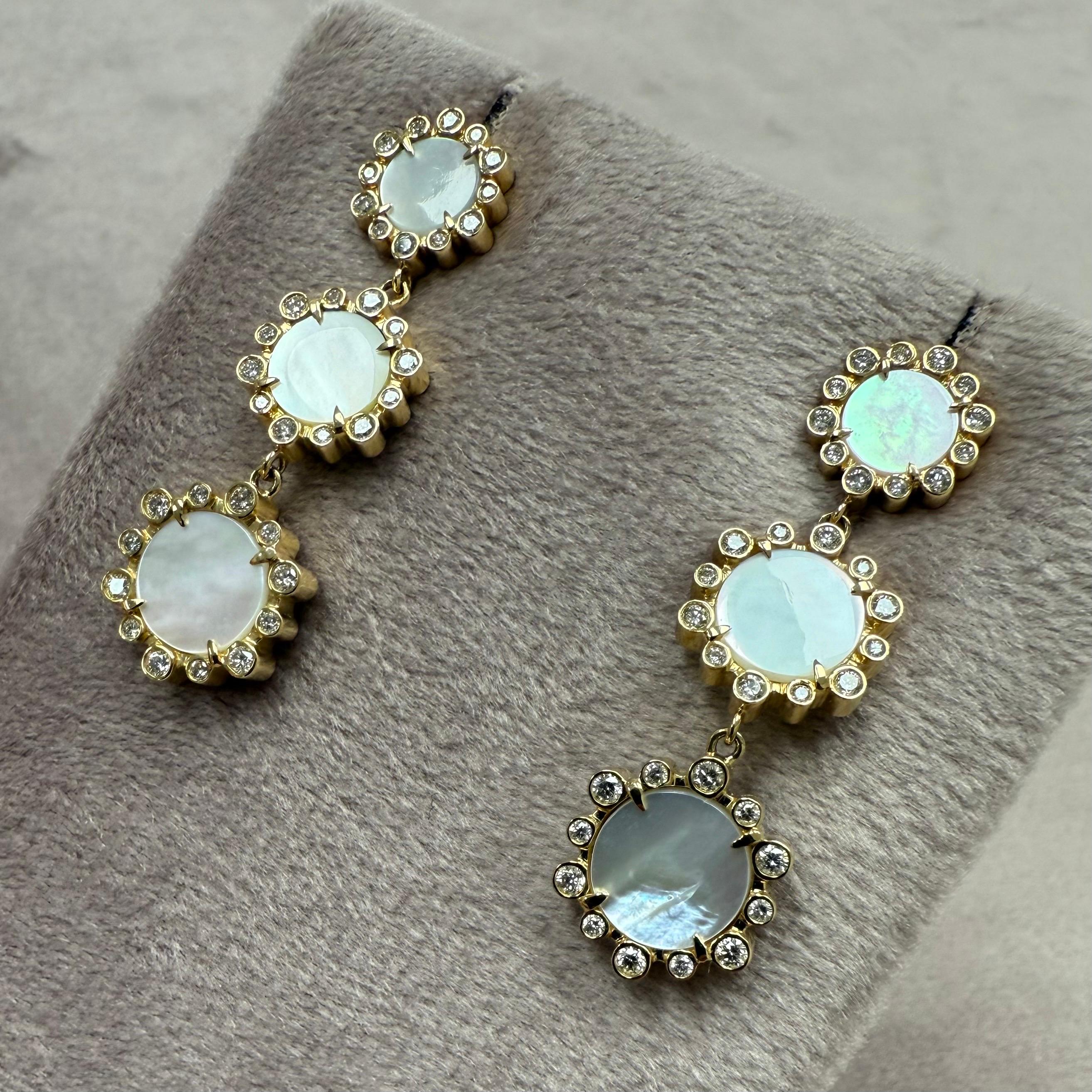 Contemporaneo Orecchini Mogul Hex in oro giallo Syna con Madreperla e Diamanti in vendita