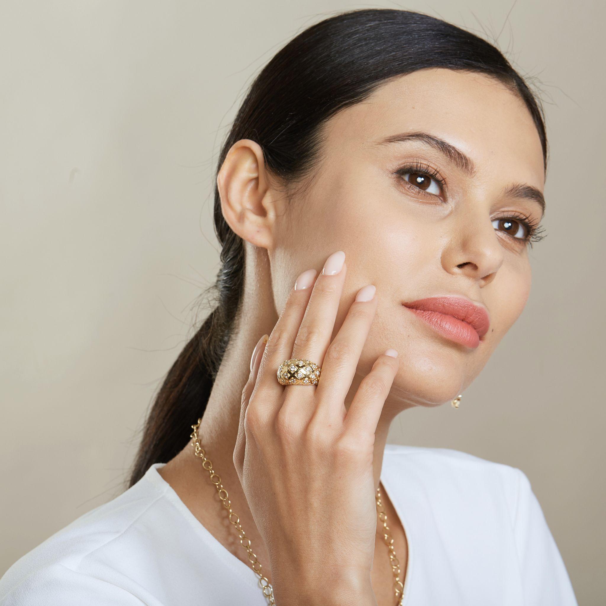Contemporain Syna Bague moghol en or jaune avec diamants en vente
