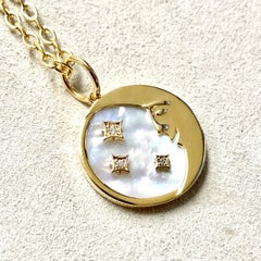 Ciondolo Luna e Stelle in oro giallo Syna con madreperla e diamanti champagne