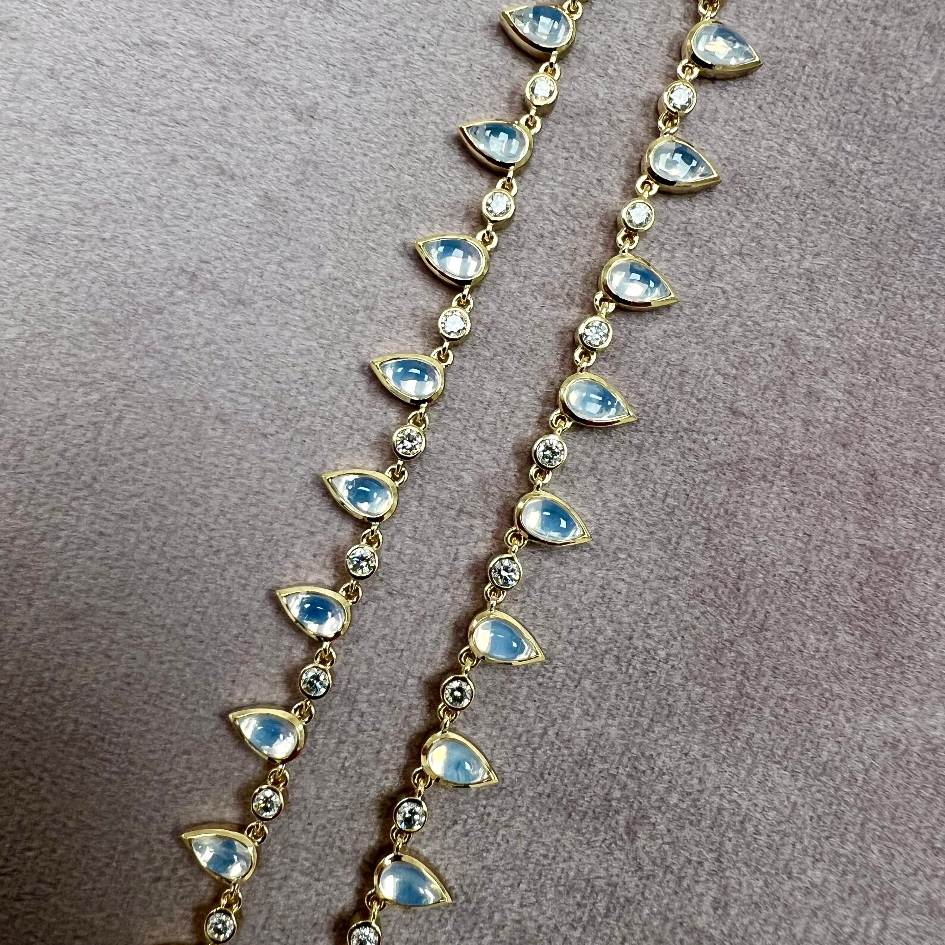 Syna Halskette aus Gelbgold mit Mondquarz und Diamanten 4