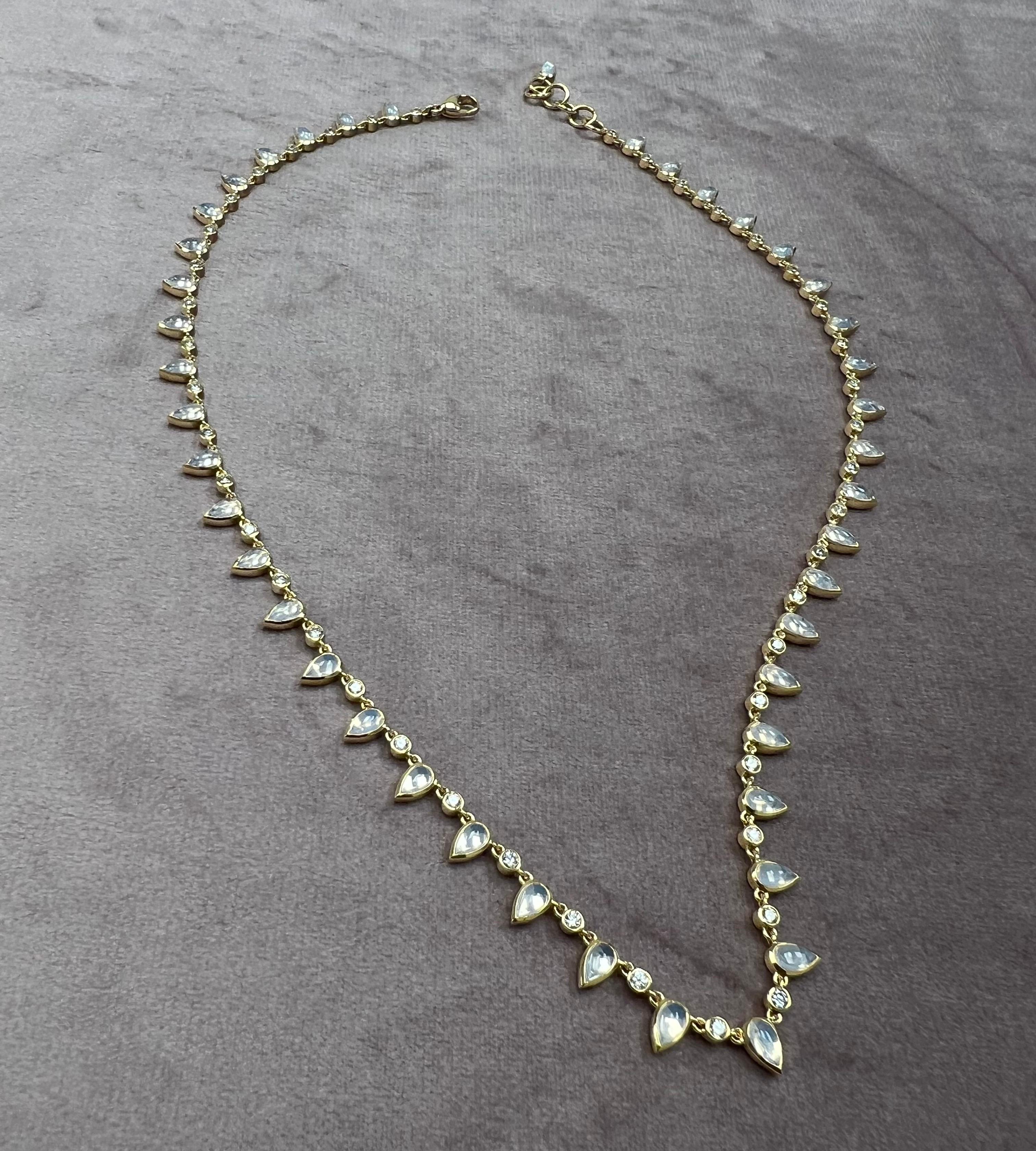 Syna Halskette aus Gelbgold mit Mondquarz und Diamanten im Zustand „Neu“ in Fort Lee, NJ