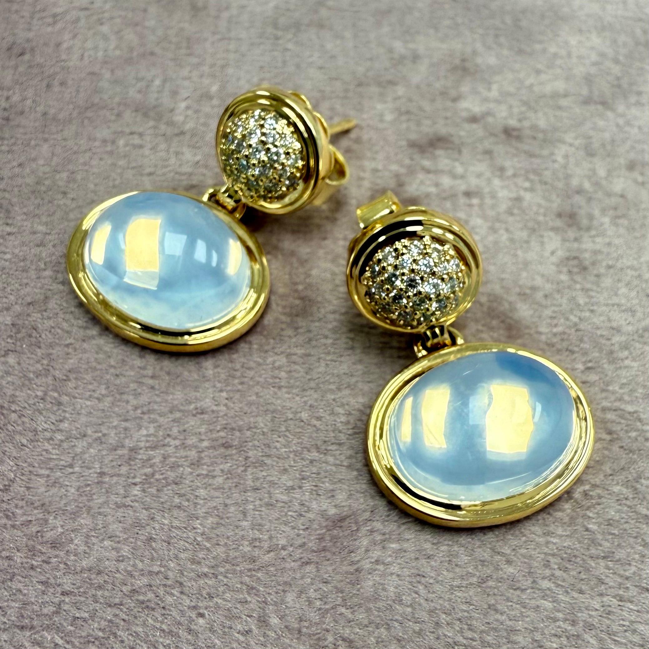 Creato in oro giallo 18 carati
Quarzo lunare 12 carato circa.
Diamanti 0.40 carati circa.
Fondelli a farfalla 18kyg
Edizione limitata



Informazioni sui designer

Traendo ispirazione dalle piccole cose, Dharmesh & Namrata Kothari hanno creato una