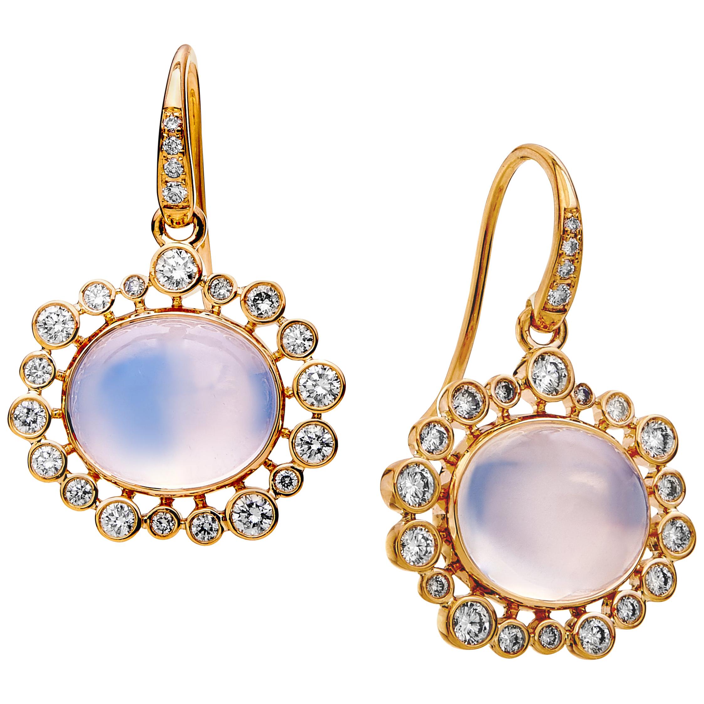 Pendientes de cuarzo lunar de oro amarillo Syna con diamantes