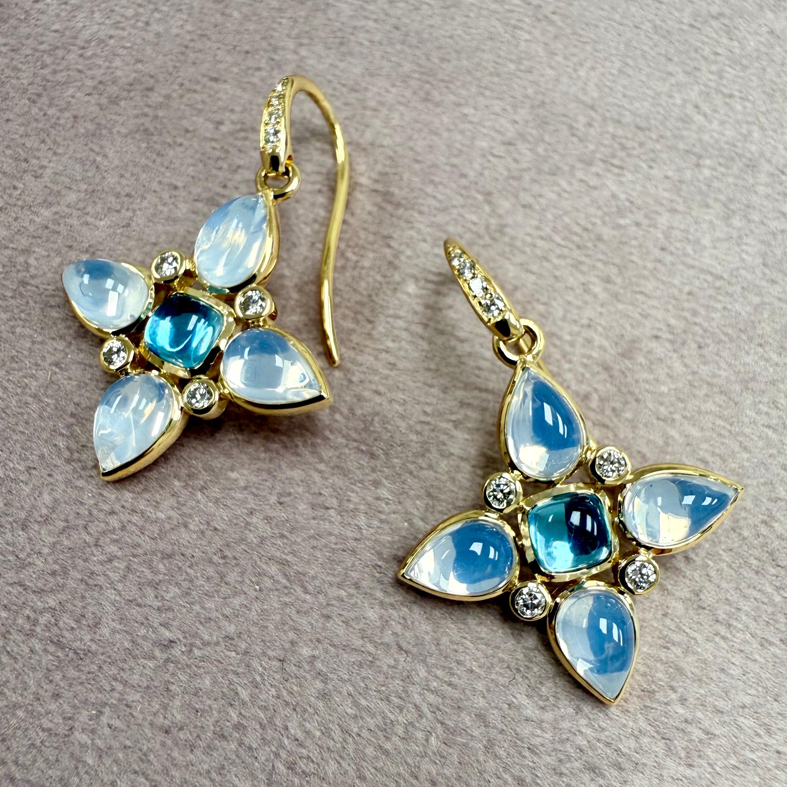 Contemporaneo Orecchini Syna in oro giallo con fiori di quarzo lunare, topazio blu e diamanti in vendita