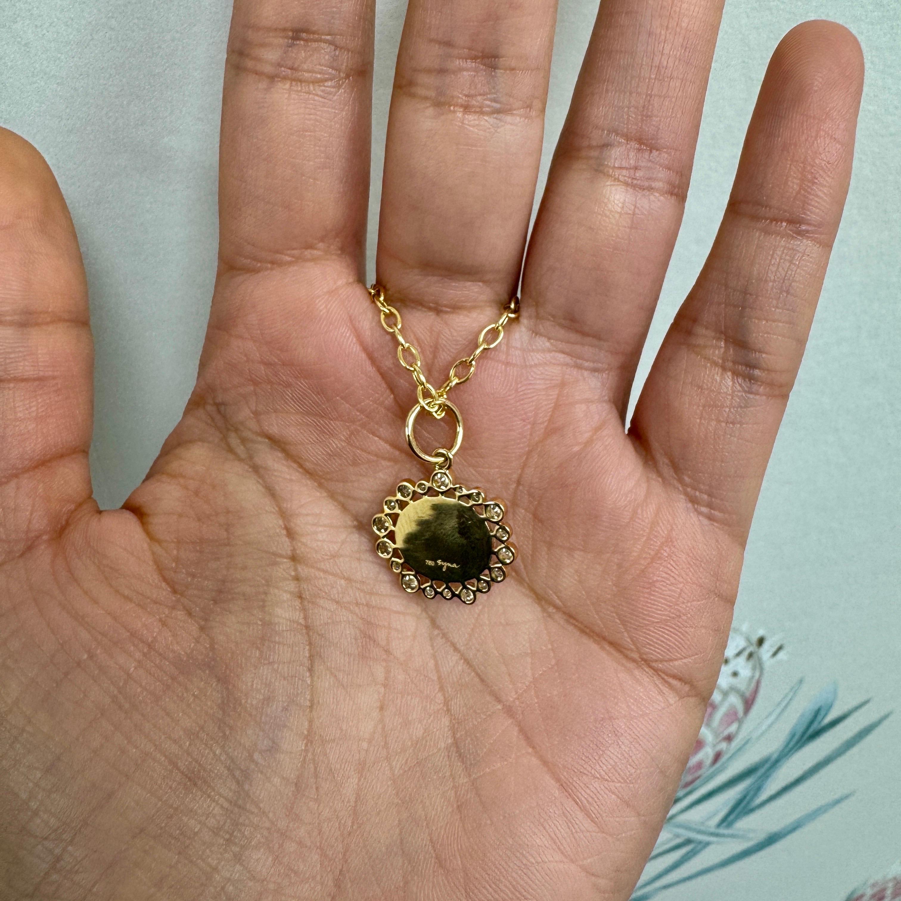Contemporain Pendentif Syna en or jaune et quartz de lune avec diamants en vente