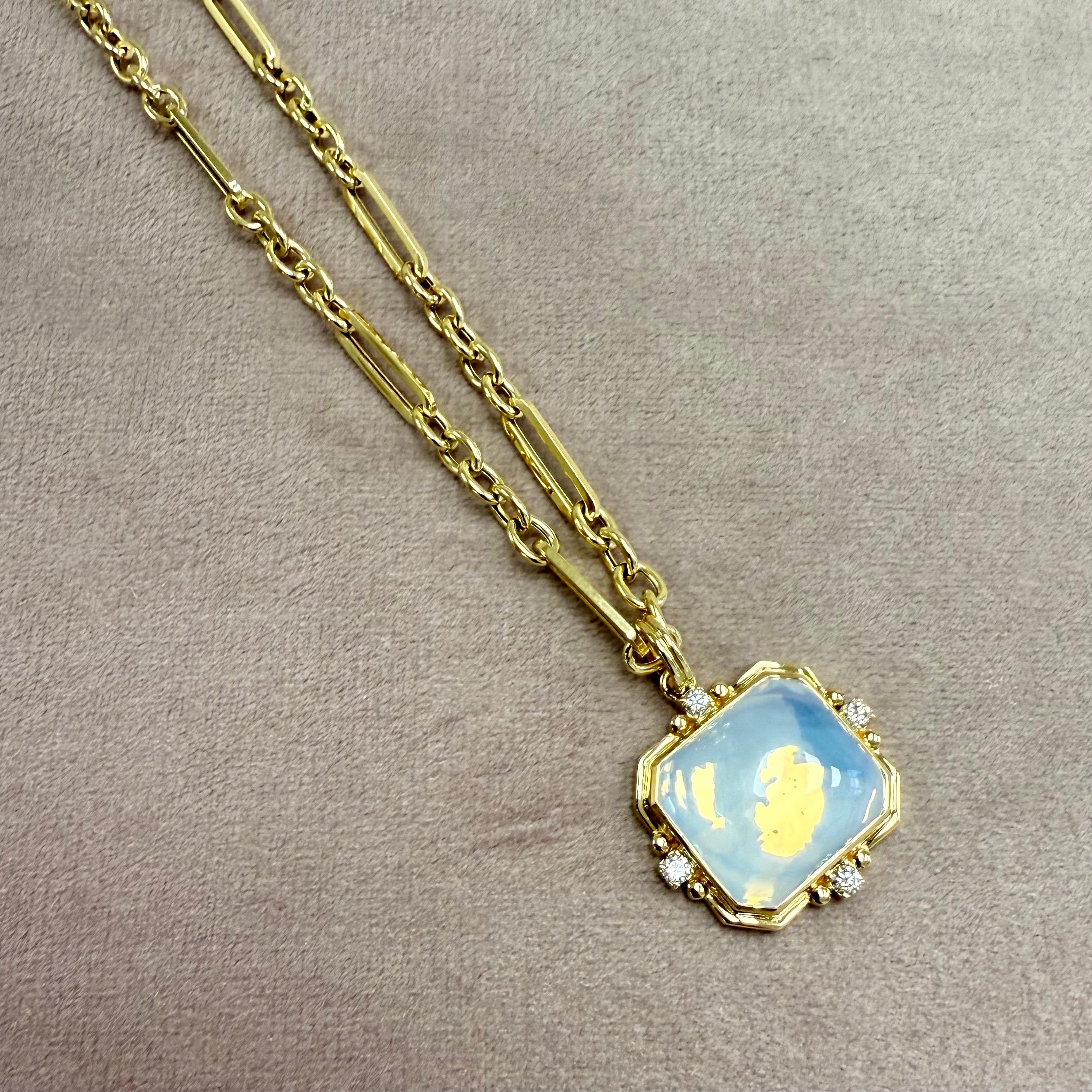 Contemporain Pendentif Syna en or jaune et quartz de lune avec diamants en vente