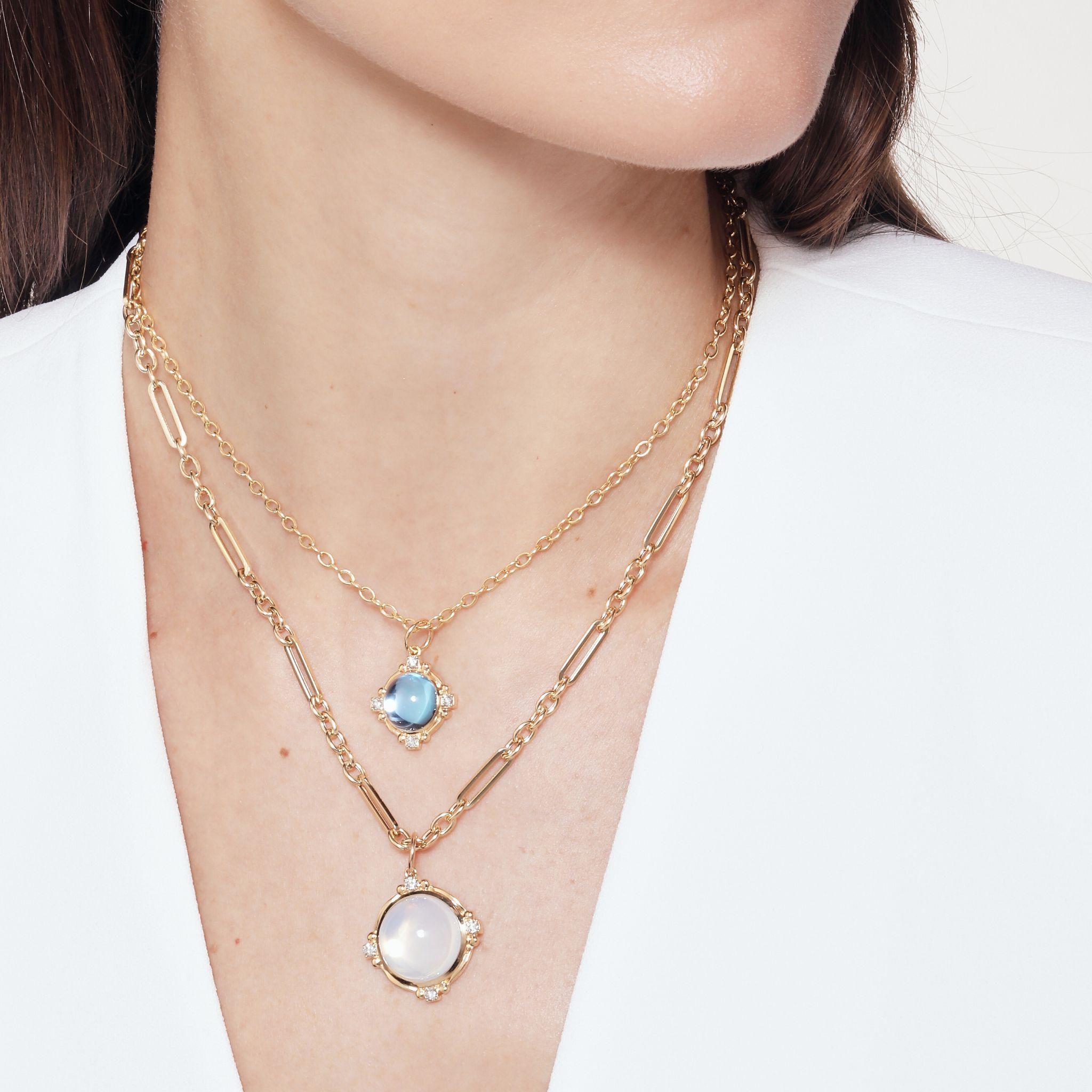 Syna-Mondquarz-Anhänger aus Gelbgold mit Diamanten (Zeitgenössisch) im Angebot