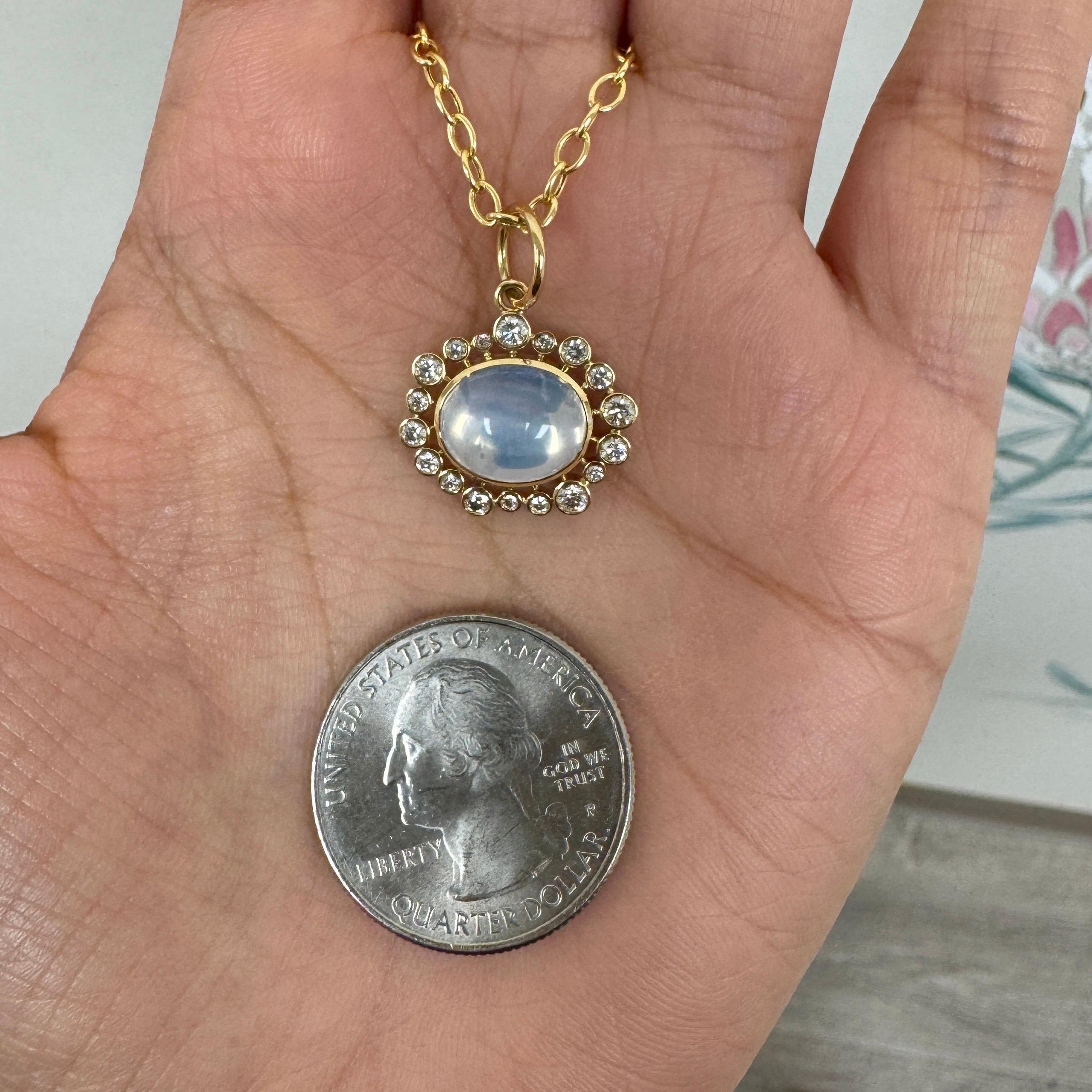 Pendentif Syna en or jaune et quartz de lune avec diamants Neuf - En vente à Fort Lee, NJ