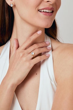 Anello in oro giallo Syna con quarzo lunare e diamanti