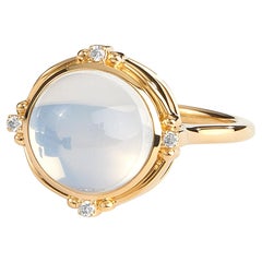 Anillo de Oro Amarillo Syna de Cuarzo Lunar con Diamantes