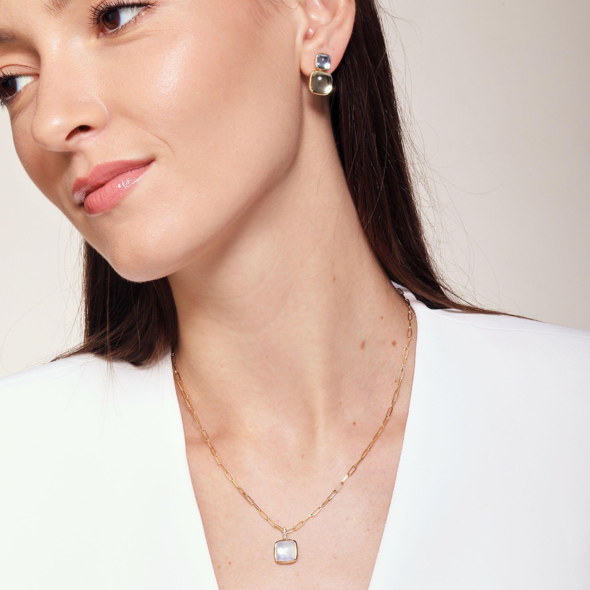 Contemporaneo Collana con ciondolo in quarzo lunare in oro giallo Syna con diamanti in vendita