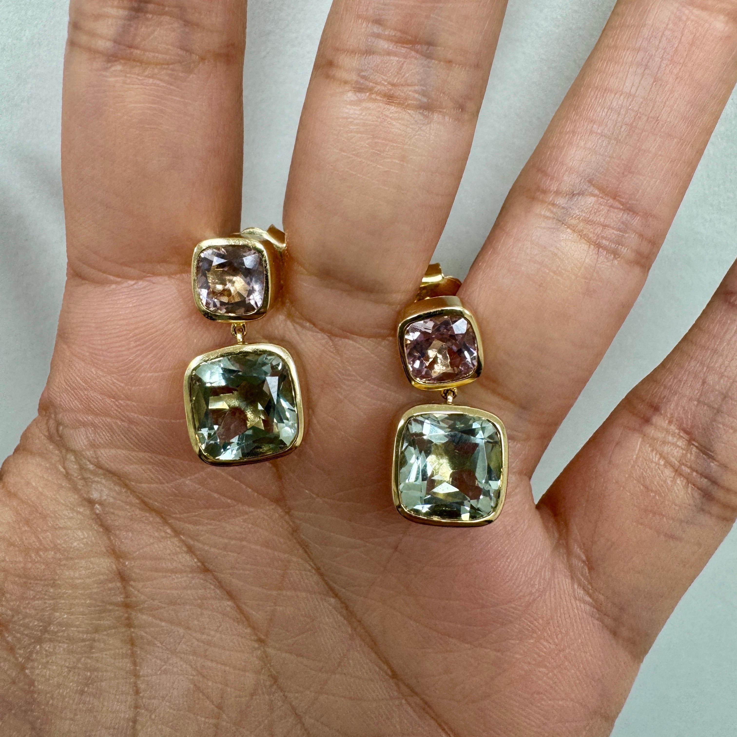 Creato in oro giallo 18 carati
Morganite 3 carati circa.
Quarzo Prasiolite 8 carati circa.
Perni da 18kyg per orecchie forate
Edizione limitata




Informazioni sui designer

Traendo ispirazione dalle piccole cose, Dharmesh & Namrata Kothari hanno
