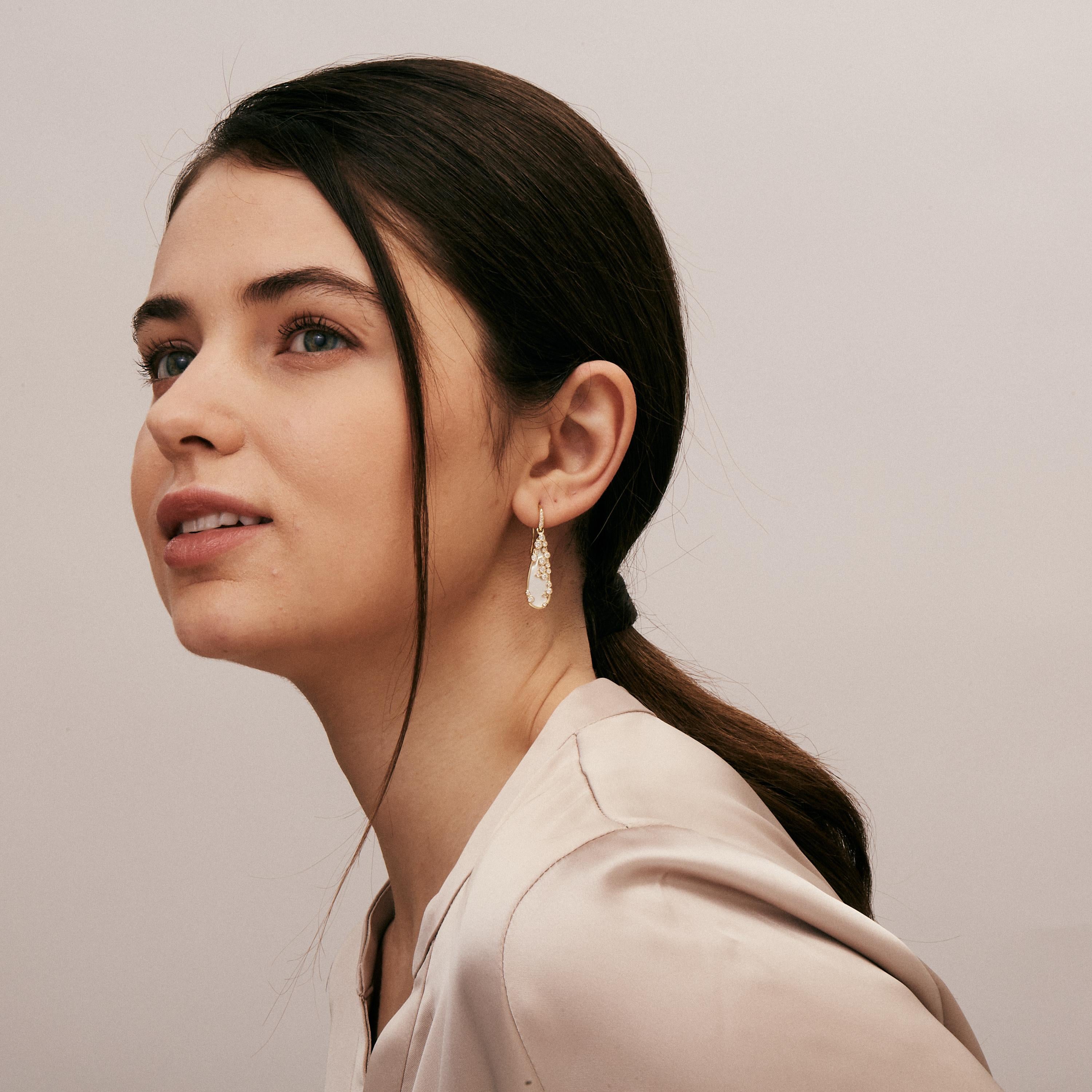 Created in 18 karat yellow gold
Mother of Pearl 4.50 carats approx.
Diamonds 0.65 carat approx.
Limited edition

Enjoy exquisite style with these limited edition earrings, crafted in luxurious 18 karat yellow gold. Captivating Mother of Pearl and