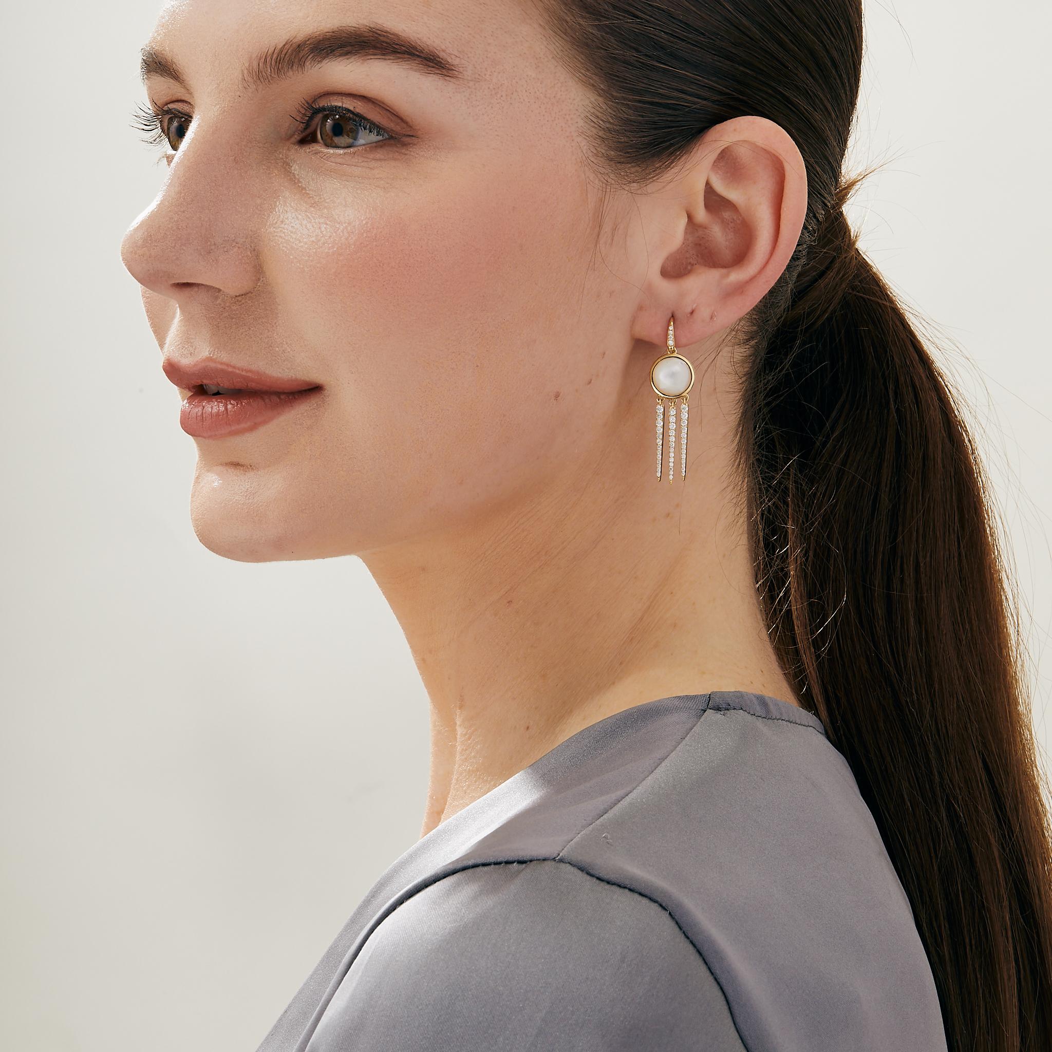 Created in 18 karat yellow gold
Mother of pearl 6.50 carats approx.
Diamonds 0.80 carat approx.
French wire for pierced ears
Limited edition

Crafted from 18 karat yellow gold, these delightful earrings showcase a mother of pearl centerpiece of