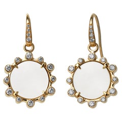 Pendientes de madreperla de oro amarillo Syna con diamantes