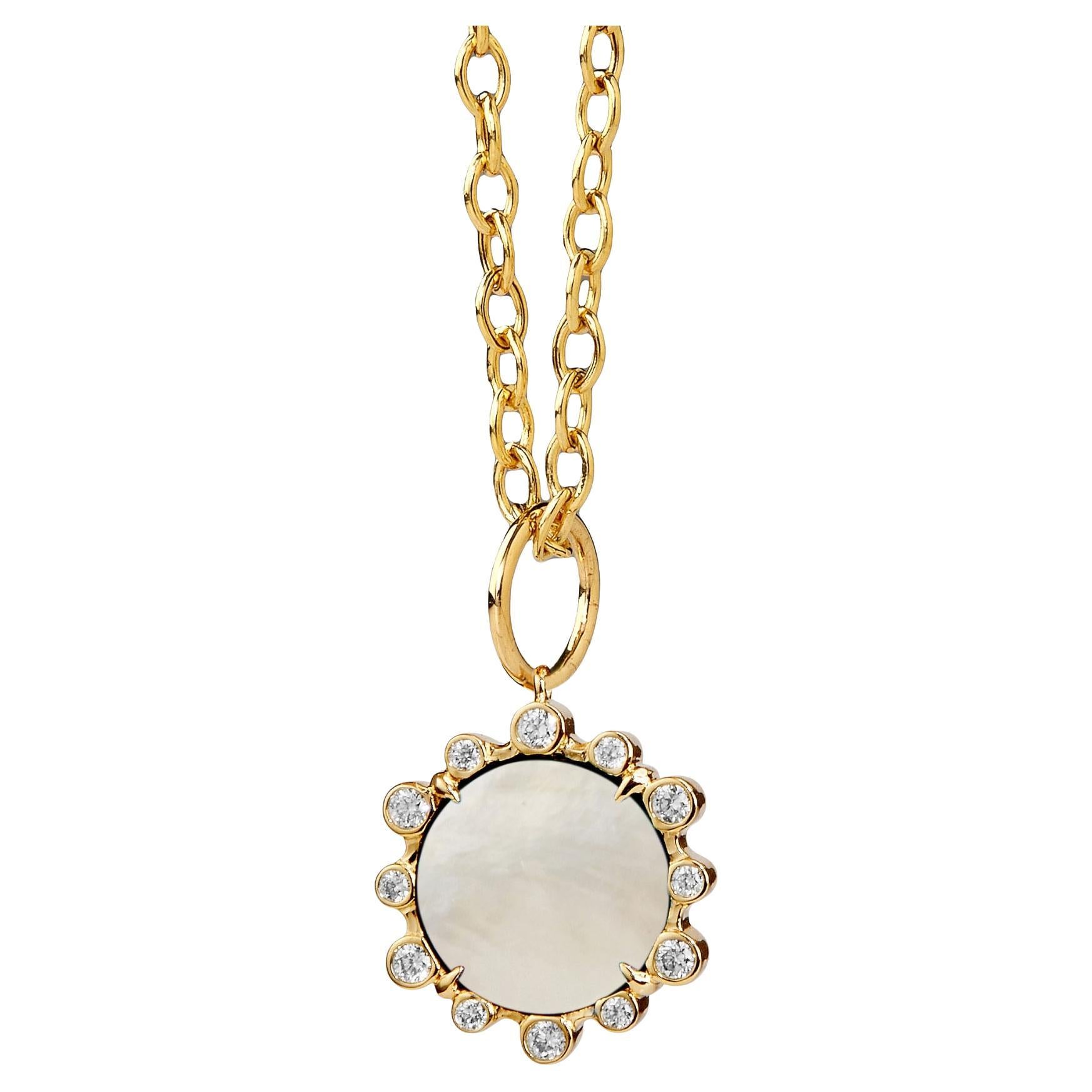 Colgante hexagonal de madreperla de oro amarillo Syna con diamantes