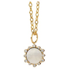Colgante hexagonal de madreperla de oro amarillo Syna con diamantes