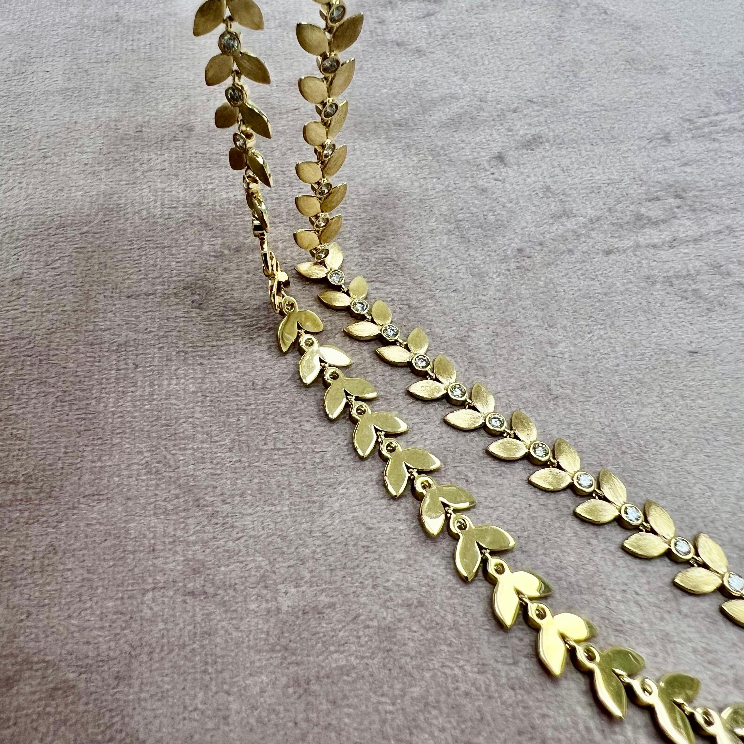 Hergestellt aus 18 Karat Gelbgold 
Diamanten ca. 1.80 Karat.
18 Zoll, einstellbar
Hummerschloss


Über die Designer ~ Dharmesh & Namrata

Dharmesh & Namrata Kothari haben sich von kleinen Dingen inspirieren lassen und eine außergewöhnliche und