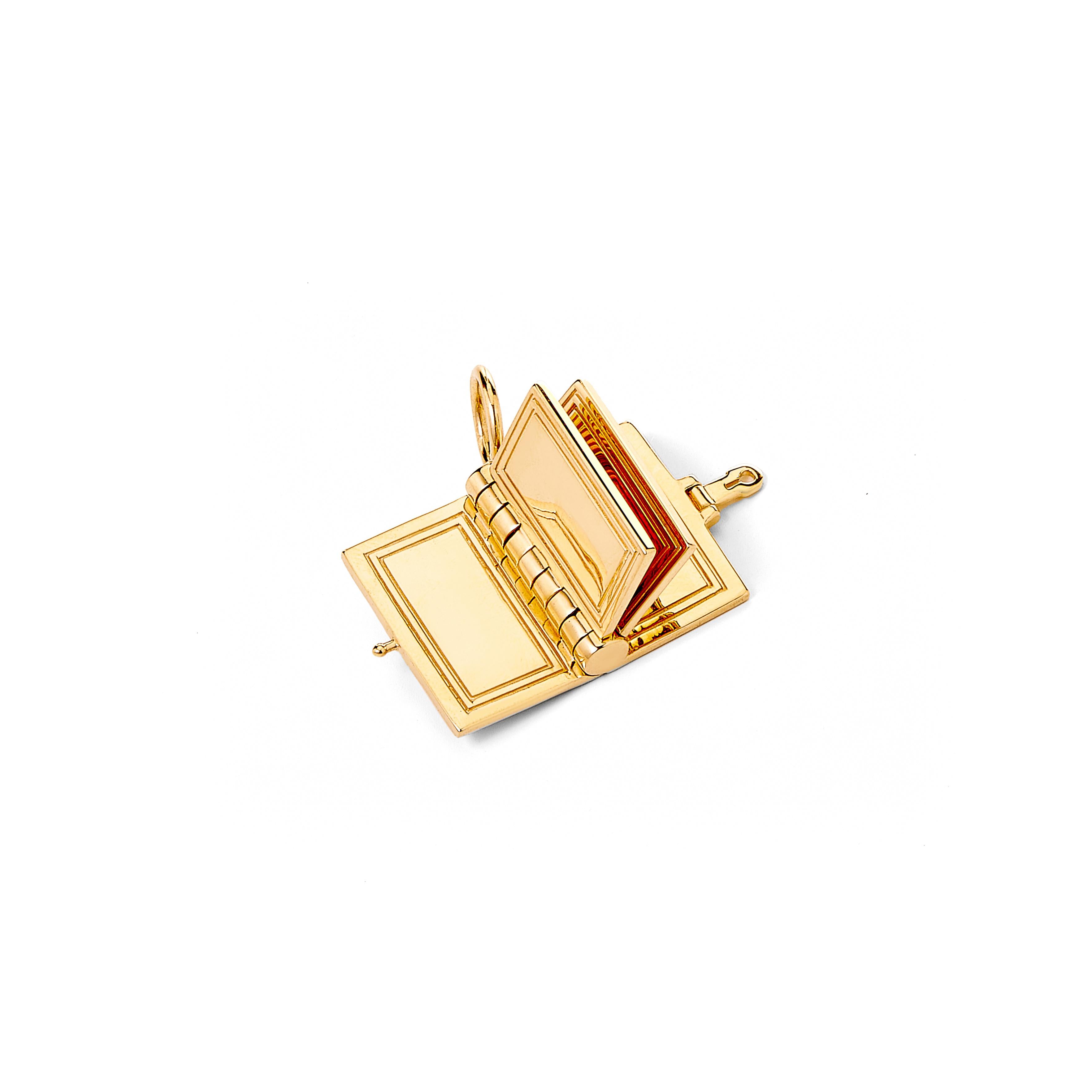 Taille ronde Pendentif carnet de notes Syna en or jaune avec diamants en vente